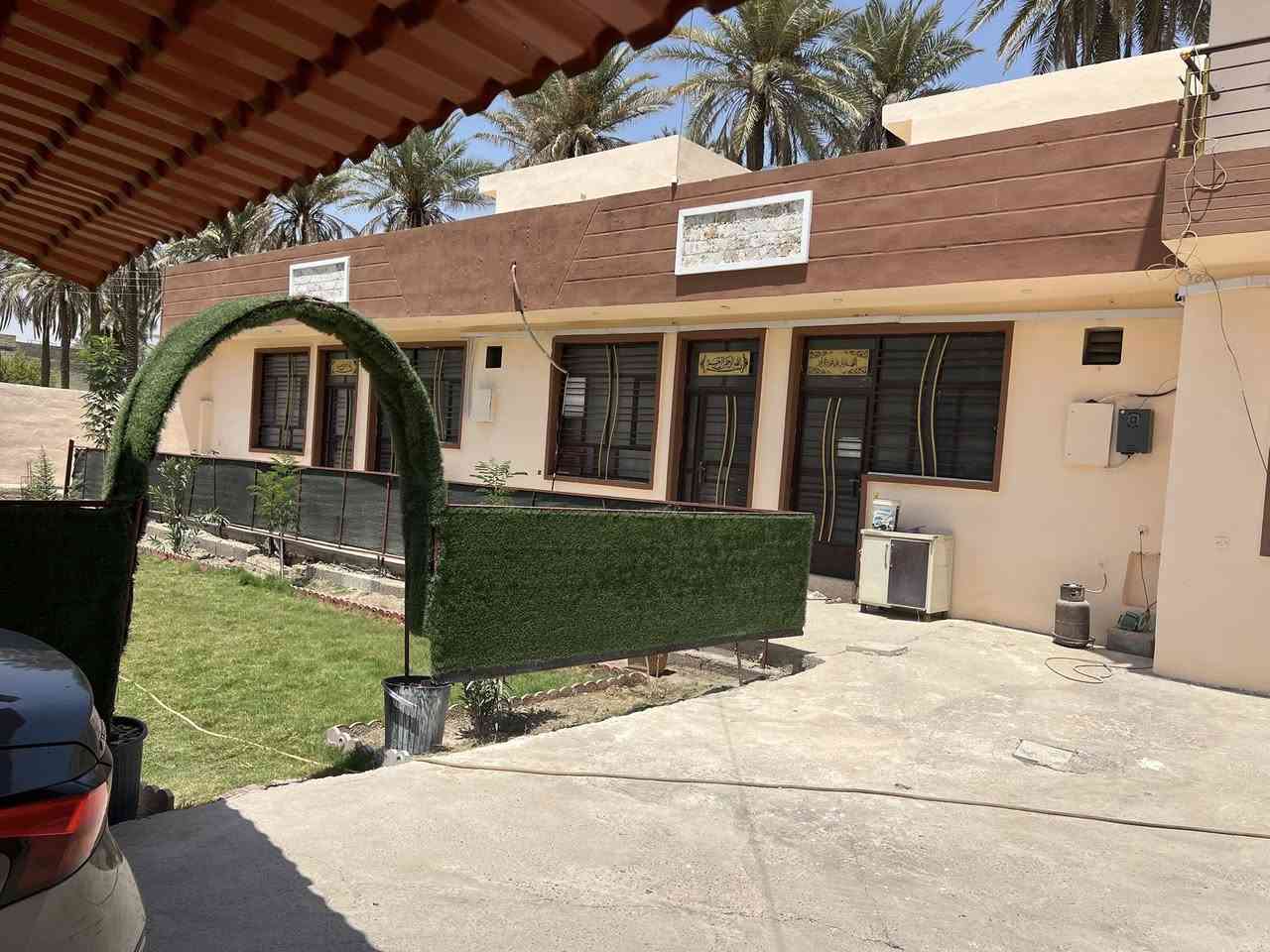 دار كبير للبيع مساحته 800 م ملك صرف زراعي 25 مي كهرباء مجاري جاهز 
بناء حديث ثلاث بيوت كل بيت معزول عن الاخر بدون نقص 340 م باقي المساحه حديقه وكراج
موقع بغداد  حي جزيره السياحيه شارع سيد محمد المبرقع 
تفاصيل هواي ليحب يتصل على الارقام التاليه
*********** ابوكرار
***********
