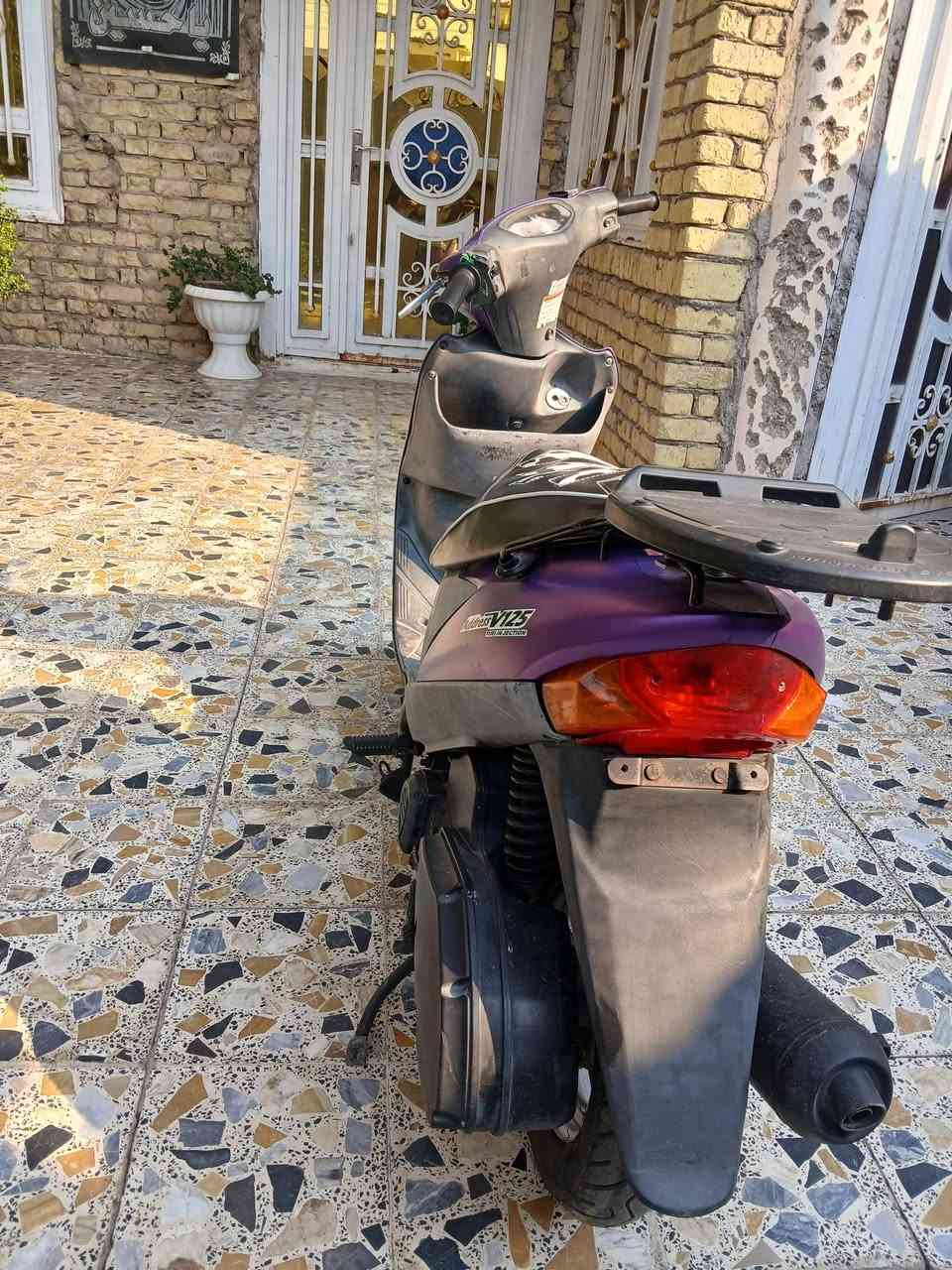 السلام عليكم ادرس قديم ياباني للبيع النضافه مثل ماموضحه بالصور  بيهه انذار سرقه نوزلها كلش حلو مضروبه رايمر فقط تخم تاير جديد سرعه ومعدل مكينه تخبل الدراجه نصبتهه احلا من الصور مكاني كوت الزهراء وهذا رقمي للاستفسار اتصال الخاص مغلق ***********
