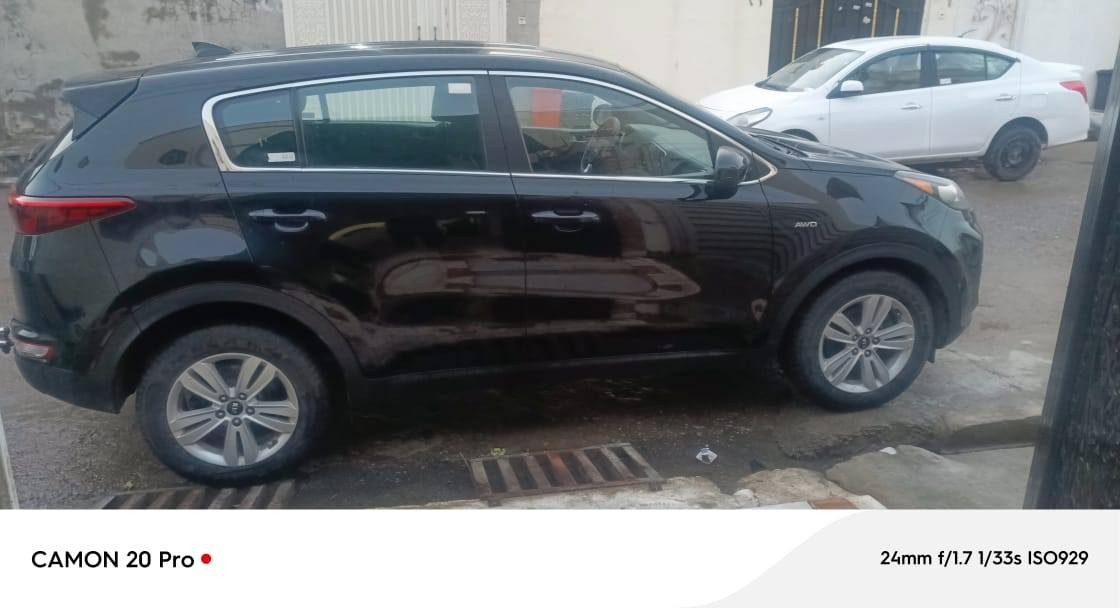 کیا سپۆرتاج 2017 ئەمریکی  پشت و پێش کەپس دو دەرگا  لای سایەق لەگەڵ سندوق بە س پەمپە لەگەل چاملغی سایەق مەکینەی gdi دەبل اکسلە سێ مۆدی لێخوریی هەیە 87هەزار مایل رۆیشتیە سەنەوی بسەر چوە تەبرید مەرکەزیە (***********) رەقەم شانسیم دانایە أربيل, العراق
