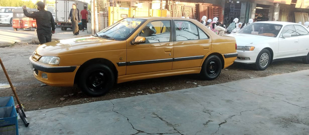 بيجو بارص 2015
سنويه 27بأسمي خط وبحث مصفره 
بيها باب وربع جاملغ الورا 
تخم تأير وحداديه من الطول الطول مكان السيارة ذي قار قلعة سكر ***********
