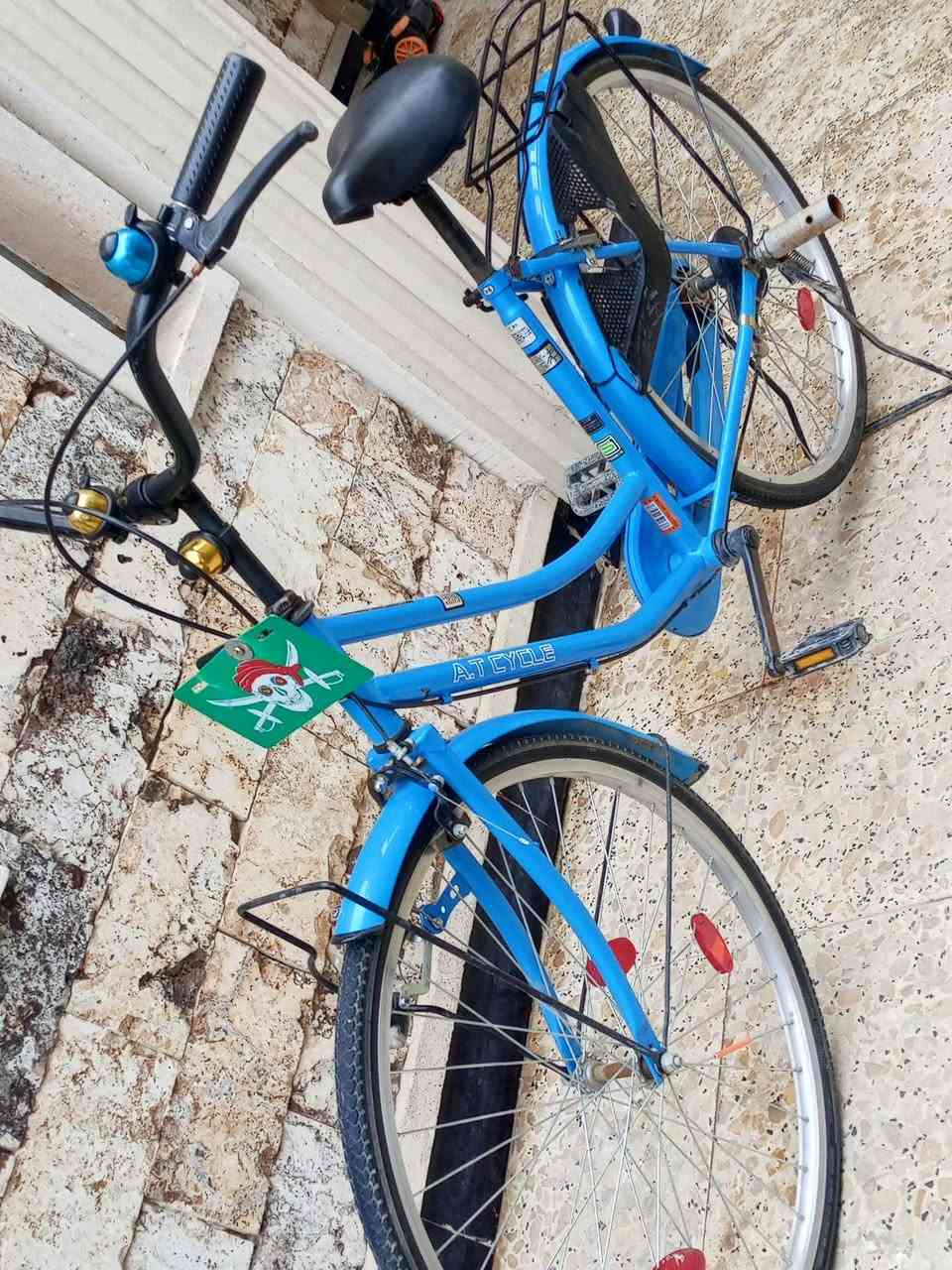 بناتي  حجم 26 السعر 100
***********
المكان بغداد الغزاليه
