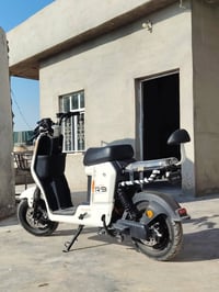 دراجه شحن R9 للبيع موديل 2025 نضافه فول اي خلل مابي  5 باتري اشاير ضوء...