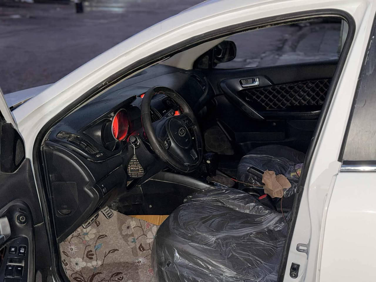 السلام عليكم للبيع كيا سيراتو موديل 2012 رقم سليمانية تحويل مباشر صبغ عام مكان السياره سليمانيه فول مواصفات السعر 70 وبيها مجال الطيبين ***********
