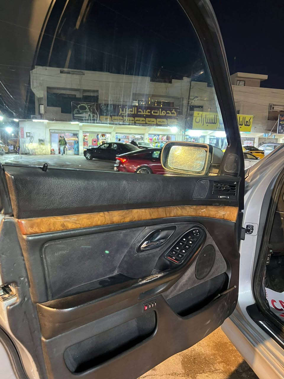 السلام عليكم 
بي ام صقر موديل 2000
528 
فول مواصفات 
كير ومحرك جدد
تبريد شغال 
بدون حادث 
صبغ 4 قطع 
غرفة جداً نظيفة
كهربائيات كلهة شغالة 
كشنات تدفئة شغال 
نقصهة اي بي اس فقط 
رقم بغداد الدولي هزة وسنوية جدد السعر ٩٠ الاتصال ‭٠٧٨٩ ٠٨٣ ٩٨٩١‬ مكاانها بغداد العامريه بغداد, العراق
