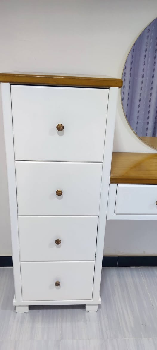 ميز مرايه نجارة مو جاهز
ثكيل وياخذ هواي شغلات يجمع بين الديكور والجرارات
يعني ما تحتاج تشتري شغلتين  

حجمه جبير مقارنه بالصورة

السعر 300 الف + المراية وياه تجي 

الشراي يدخلي خاص


**إذا كنت صاحب هذا الإعلان وتريد حذفه لأي سبب، رجاءا أرسل رسالة إلى الدعم الفني**