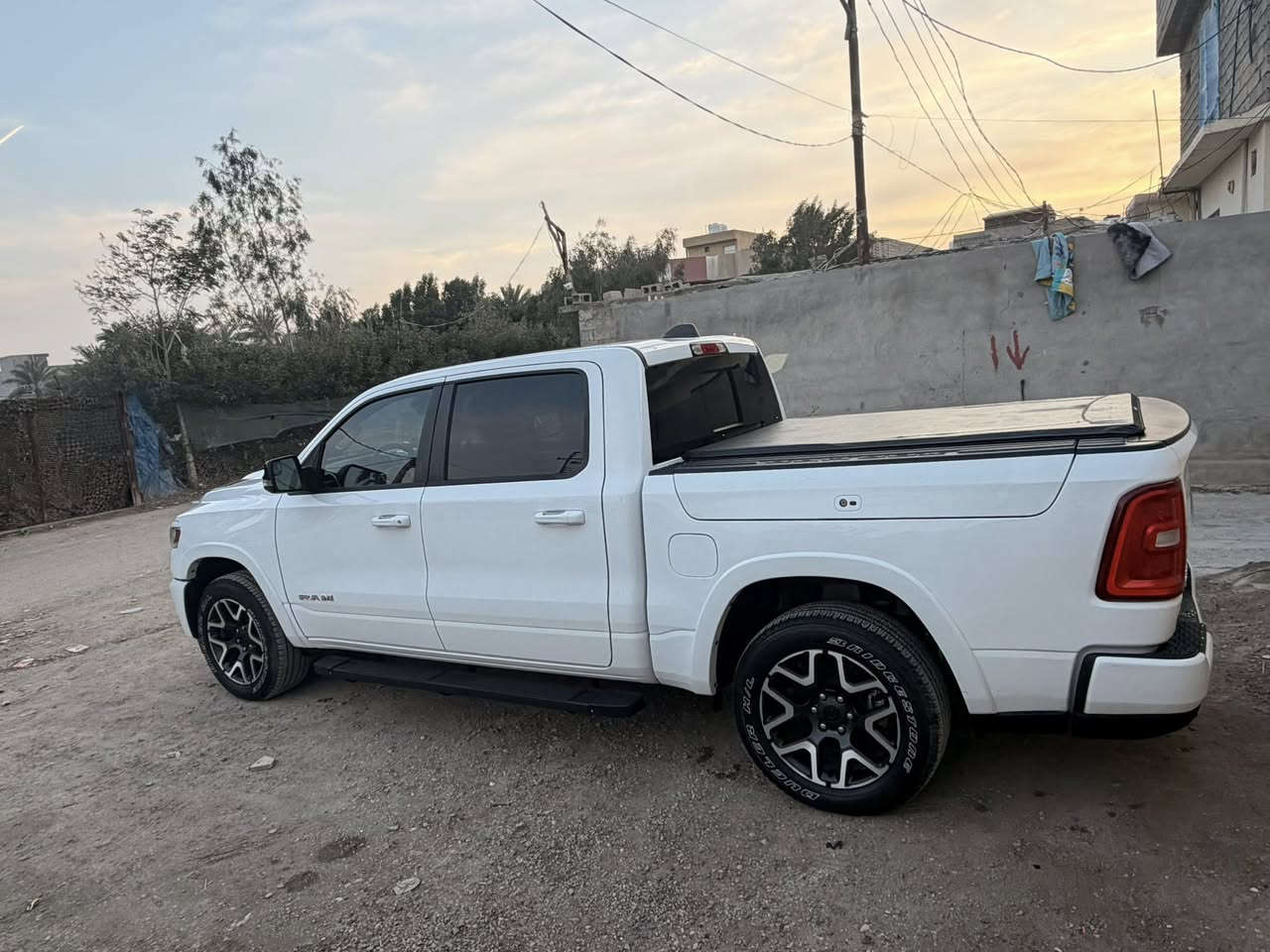 السلام عليكم
رام 2025 لارامي
1- تشغيل عن بعد واطفاء
2- شاشه تسلا
3- رادارات اماميه خلفيه جانبي
4- نقاط عمياء جانبية
5-دوسات بانزين وبريك متحركة
6- بصمه عدد 2
7- سلايد
8- كشنات كنتارا
9- الكشنات تحكم كهربائي
10-باب خلفية كهربائية
11-تدفئة وتبريد كشنات امامي مع تدفئة كشنات خلفي مع تدفئة
ستيرن
Alpine 12-نظام صوتي
13-نظام تحديد المسار
14- مرايه جانبي وسط تعتيم
15- رام بوكس + بوكس داخلي
full led 16 -لايت
17-نظام دفع رباعي 4X4 مع نظام دفع ثنائي خلفي 4x2
aux/usb/Bluetooth/apple النظام الصوتي يحتوي
car play/android auto
18-اربع وضعيات للقياده سبورت/نورمال/سنو الثلجية/اوف رود
19- حساسات امامي خلفي
-ميموري كشنات
-محرك V6 3.0 تون تيربو 420 حصان
-ماشيه سياره 3 الف
- كير 8
- نظام ترحيب
- مري شفط
اوتو ستوب
ملاحضه سياره بدون رقم تترقم جميع المحافظة عدا شمال صبغ نص الباب وجامرلغ خلفي وثاني عكس على كد ضربه
عنوان /ديالى بعقوبه 
رقم الهاتف/ ***********
