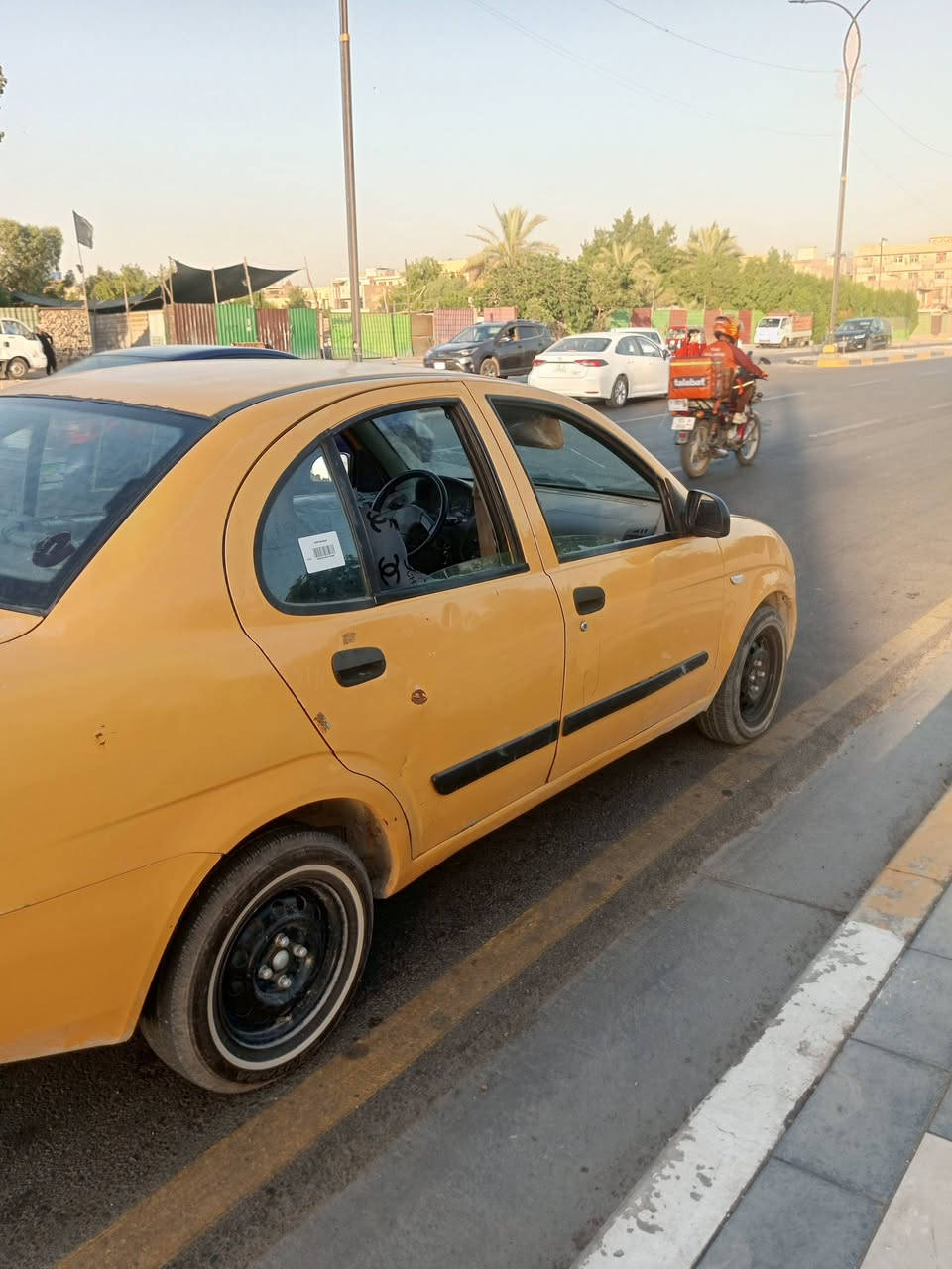 سياره طيبه مديل 15سياره بيها الهلالت وجملق وبيها هاي الطخه بل باب واضحها فقط كير ومكينه مكفوله تبريد ثلج تخم تاير جديد صار 10تيام من شديته السيارة مصفره هيه وغرامه بسمي رقم بغداد شرط تحويل الشراي ينتصل *********** السعر 33بيها مجال كلش كلش بصيط مكاني بغداد الامين
