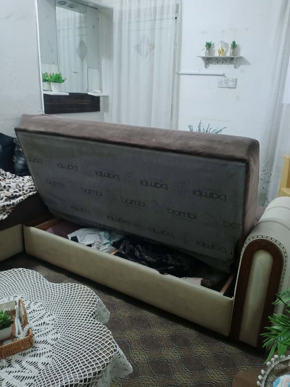 كورنر تركي ماركه بومبا سرير مخزن ٥مقاعد صغير السعر ٢٥٠ مكان بغداد جسر ديالى ***********
