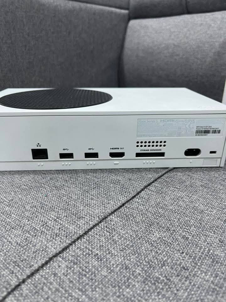 سلام عليكم اكس بوكس سيريس S للبيع رايدة 350 وبي مجال جهاز نضيف مابي اي شي صار فترة اشتريتة وعفنة وبي شتراك ميم باص صار يومين من فعلتة مكاني بغداد الدورة حي الصحة ***********
