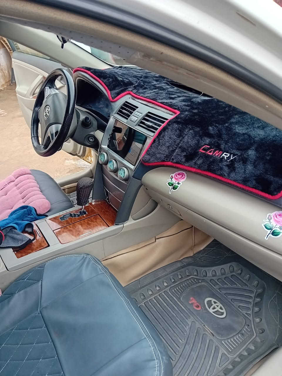 السلام عليكم كامري لبيع موديل 2007 خليجي سيارة كاملة كير ومحرك شرط نضيافة فول تبريد شغال تدفئة شغال تخم تاير جديد سيارة انطيك بيها شرط التحويل السعر 95 وبيها مجال مكاني تكريت حي الزهور الهاتف ***********
