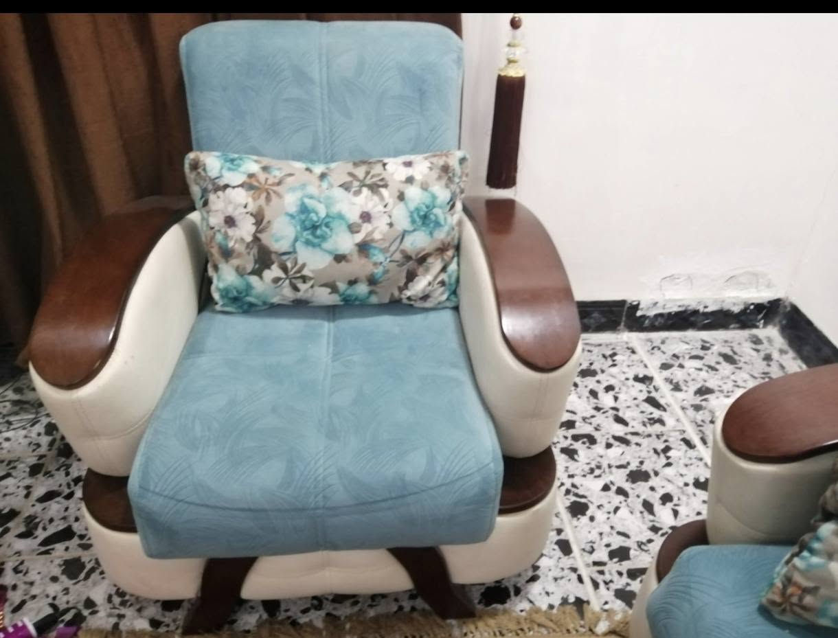 تخم قنفات مستعمل نضيف بي مخزن وينفتح سرير 850000 كوفة حي ميسان ***********
