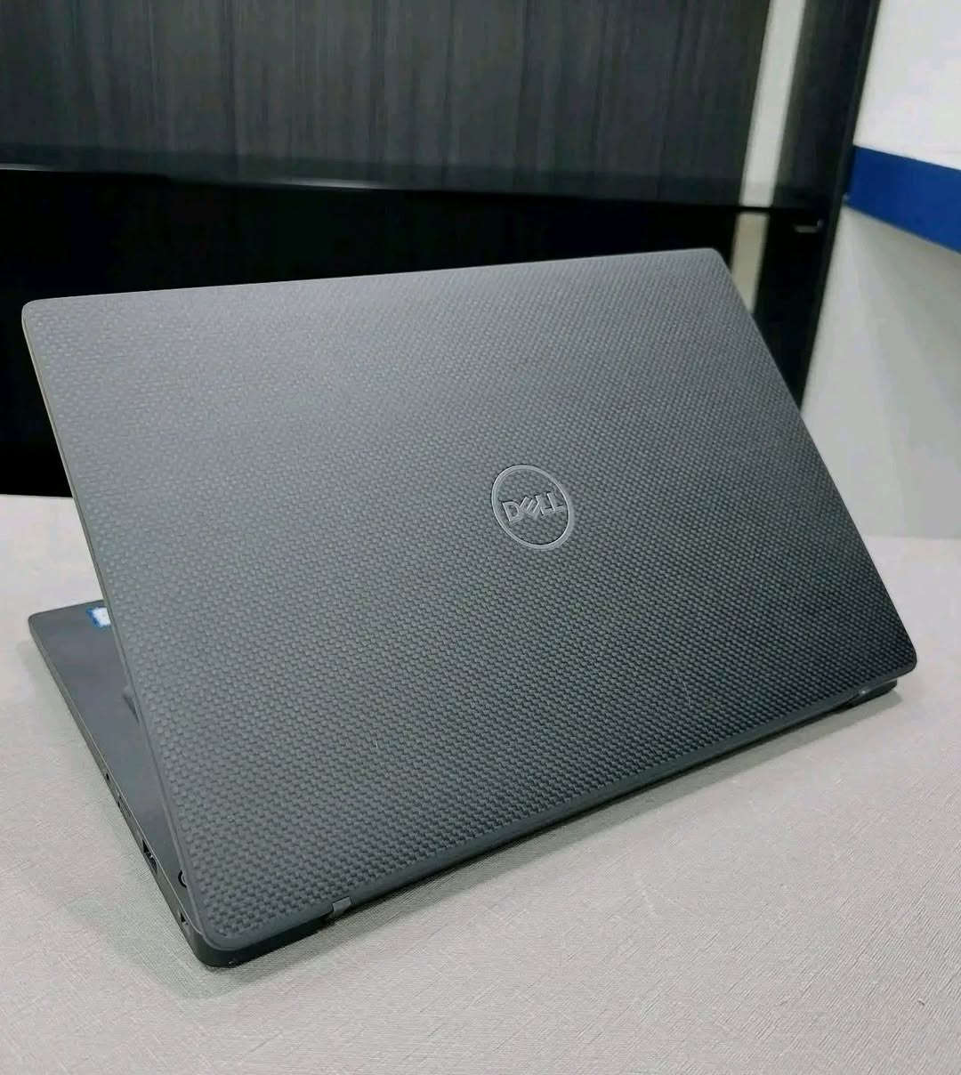 لابتوب Dell core i7  سوبر سلم شاشه لمس  الجيل الثامن للبيع
المعالج core i7 الجيل الثامن
رام 8 كيكا DDR4
هارد 256 كيكا SSD
كرت الشاشه Intel UHD حجم 4 كيكا
الشاشه حجم 14 انج ضد التوهج  دقة FHD لمس ١٠ اصابع
باتري ليثيوم 6 خلايا  شحن سريع 65 واط والباطرية ممتازة 
كامره دقة hd تحتوي قفل فتح وغلق الكامره
 منفذ تايب سي و رام  وhdmi وسيم كرت وباقي المنافذ   الحاسبه كلش نضيفه وحلوه
السعر 350 الف


**إذا كنت صاحب هذا الإعلان وتريد حذفه لأي سبب، رجاءا أرسل رسالة إلى الدعم الفني**