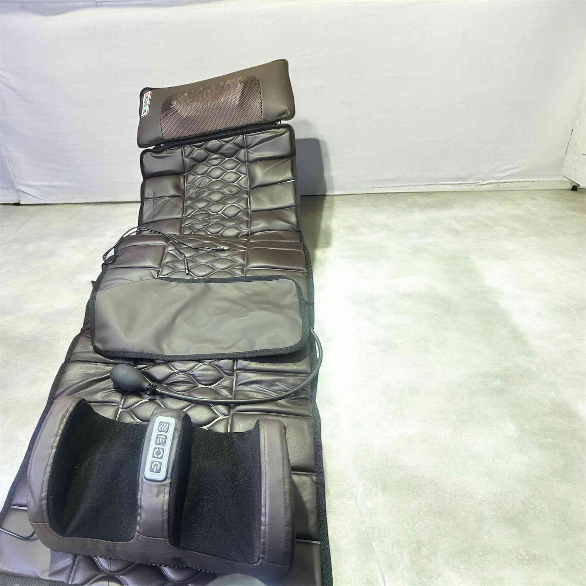 كرسي مساج كامل ملحقات السعر ٤٠ الف فقط
***********
