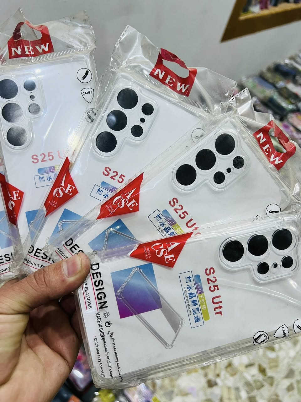 السلام عليكم اخوان كفرات للبيع تعزيلت محل 
ابيع اقل كميه 200 
كلها كفرات حديثة سعر الكفر 600دينار
رقمي لتواصل ***********
