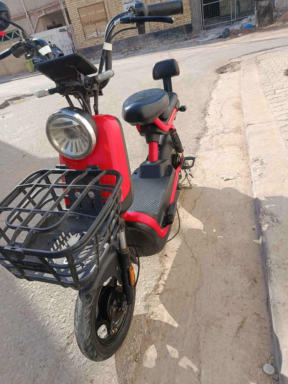 دراجه شحن بريمر ريان حجم 14
4 بطاريات جدد بل جيس 
دراجه اخت جديده نضيفه حيل 
تايرات بوضع الوكاله مختمات 
دراجه كله مختمه 
مرايه + سله  بريكات جدد 
كهربائيات كله شغاله نقص مابيهن 
ملف 500w سريعه كلش 
والصور تشهد 

دراجه جديده لحد يكسر بسعره سعر 280 وبيه مجال 
رقمي *********** 
متواجد ماسنجر
