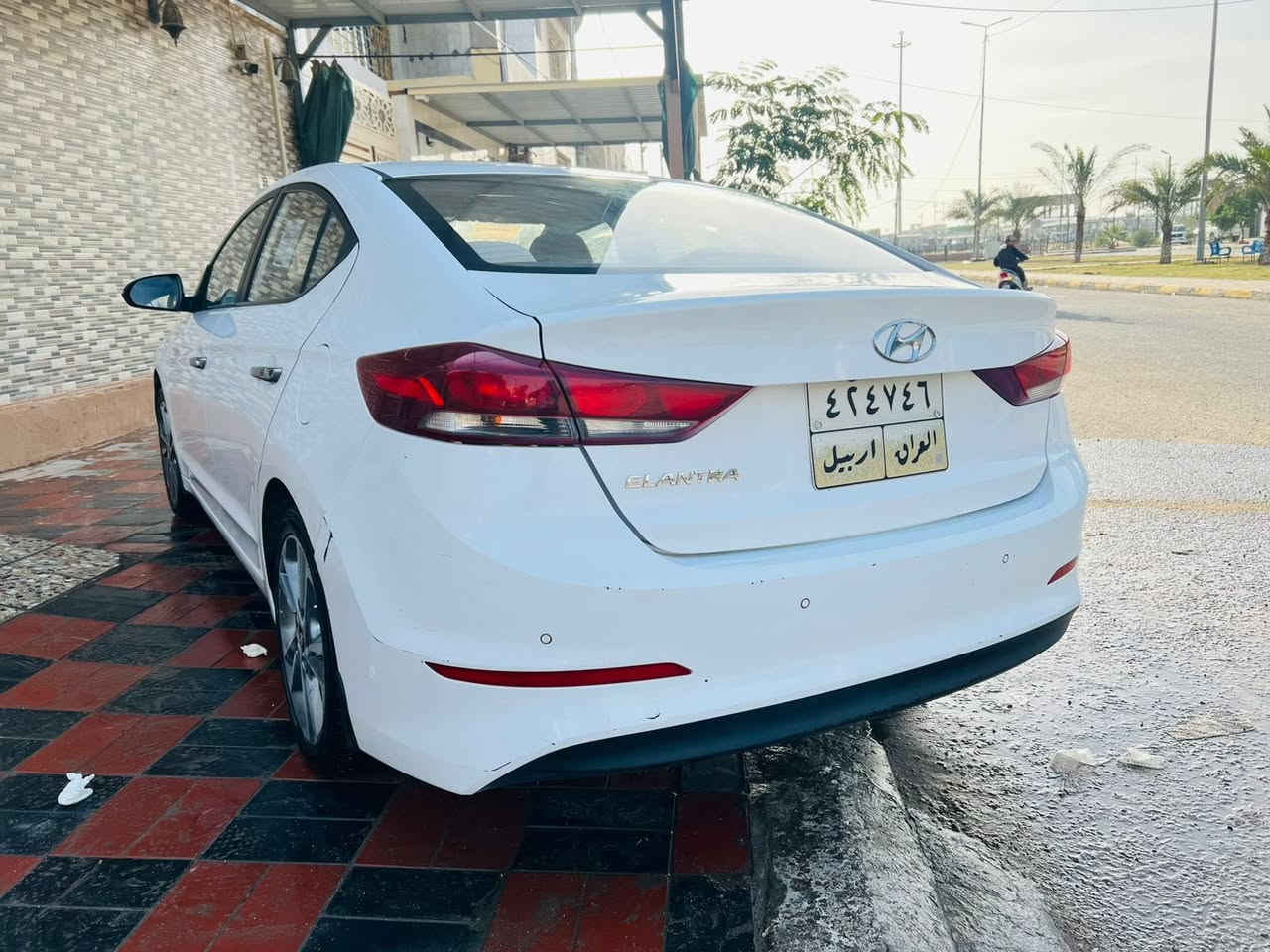 النترا 2018 خليجي محرك 2000 دوش تحم تاير جديد باتري جديد ماشيه 125 الف  مغلفه دوشمه وكلشي نظيف بيه واستخدام نظيف مال جناي صارله عدنه 5 سنوات تقريباً 5 ويلكب وقطعتين تبريد وتبريده ثلج و4 ديك ونظام ABS  هيه مواصفات الخليجي الفول حته فتحه بالقماره بيها مابيه صبغ ولا ضربه ولا بارد مكانه نجف بيع فقط سعرها 148 ورقه وسعرها مو غالي نسبة لنظافته والميشتري خل يتمنالي الرزق ورحم الله والديكم 
***********
