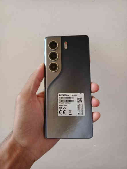 اقرأ التفاصيل رجاءا.. بيع او مراوس حسب القناعة 
تكنو كامون 40 برو فايف جي.. مستخدم قليل جدا نضافة 100% بعده داخل الضمان  كامل ملحقاته الاصلية .. مكفول من العطل والتصليح 
ذاكرة 256 ورام 16 .. 
معالج ميديا تك دايمنستي7300.. 
شاشة منحنية اموليد بتردد 144 هيرتز ..
 بطارية 5200 ويدعم الشحن السريع بقوة 45 واط .. كاميرا 50+8 تقنية التثبيت البصري ويصور 4k ..
مدعوم بالذكاء الاصطناعي.. ويدعم شريحتين اتصال..
السعر 275 ويرهم مراوس 
مكاني الناصرية مركز.. *********** ناصرية
