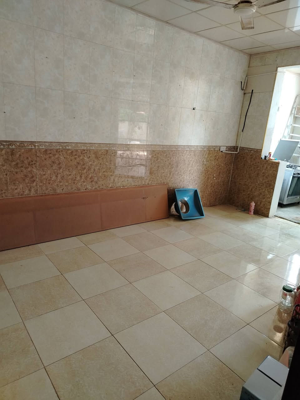 سلام عليكم
بيت للبيع اركوازي كيعان وريا فول سيراميك

مساحه البيت ٢٤٠ ركن / ع سايدين 

خدمات فول تبليط مجاري خطين ماي 

غرفتين نوم / هول / استقبال / مطبخ حار بارد /

صحيات داخليه خارجيه / حديقتين / كراج /

السعر 57 بي مجال 

اللاستفسار ***********

