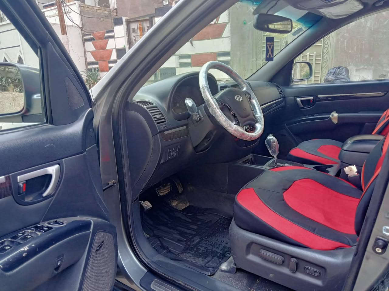 2009 فول سته سلندر فتحه فور ويل
كشن كهرباء تحكمات ستيرن 5 راكب رقم بغداد بسمي 
بيها حزام سبب جراد محرك وكير وصدر وتبريد كله مكفول تخم تاير جديد مكان بغداد م الصدر سعر 115 مجال بسيط حك الجيه رقمي ***********
