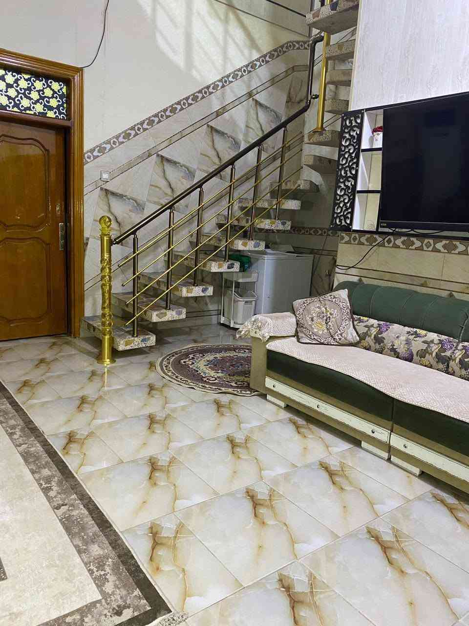 اعاده النشر بسبب الوعود الكاذبه دار للبيع او مراوس العنوان حي الجامعي شارع 30 نهايت عل سايدين يتكون  طابق الارضي غرفه صاله مطبخ استقبال صحيات كراج سياره طابق ثاني غرف عدد 2 + صاله البناء حديث الاستفسار *********** عمارة, ميسان
