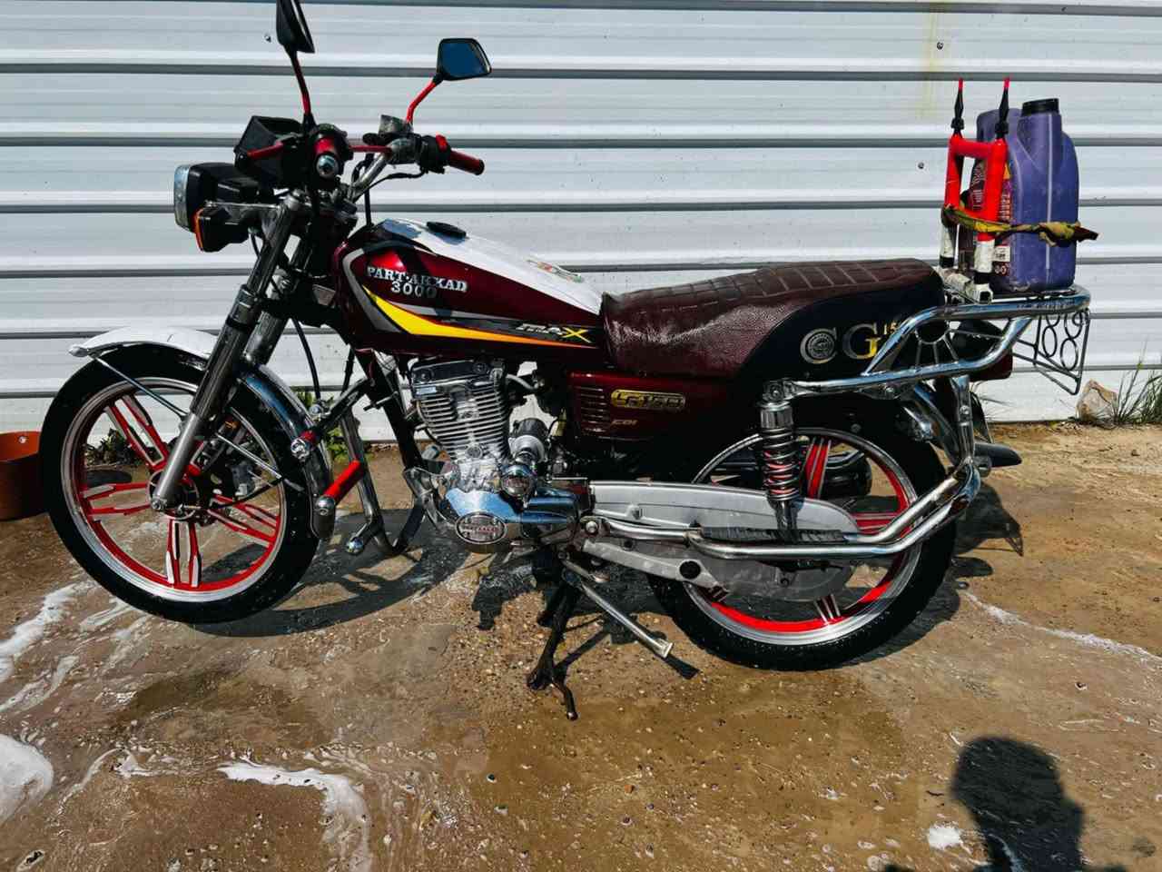 ماطور للبيع خمسة كير  ٢٠٢٠  السعر ٣٥٠ وبية مجال شغال كلشي ما بية  شرط محرك صافي  دراجة حلوة    ويل جديد مقص الورة بدلتو  مستعجل للبيع اتصل ***********
