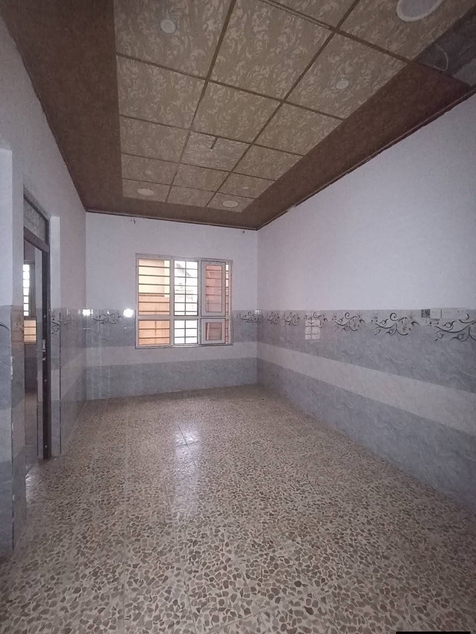 للإيجار للإيجار للايجار 
 دار في السماح / الأساتذة
✨ بناء حديث 2021
📐 المساحة: 100 م²
📏 الواجهة: 10 م
🏠 طابق واحد
🔹 يتكوّن من:
• غرفة نوم• مع هول  واستقبال 
مع مطبخ• صحيّات+ كراج
📞 للاستفسار والاتصال
***********:
***********
أو زيارة
مكتب أحمد الحاج هاشم لتجارة العقارات 
في حي السماح سايدين الاركان مجاورجامع طه
