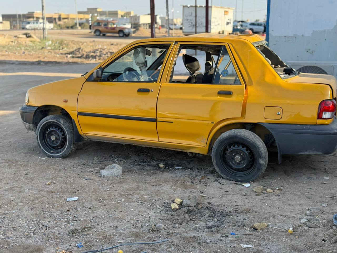 سلام عليكم سايبه مديل 21 السعر 26 بسمنه سياره  مكان بصره ***********
