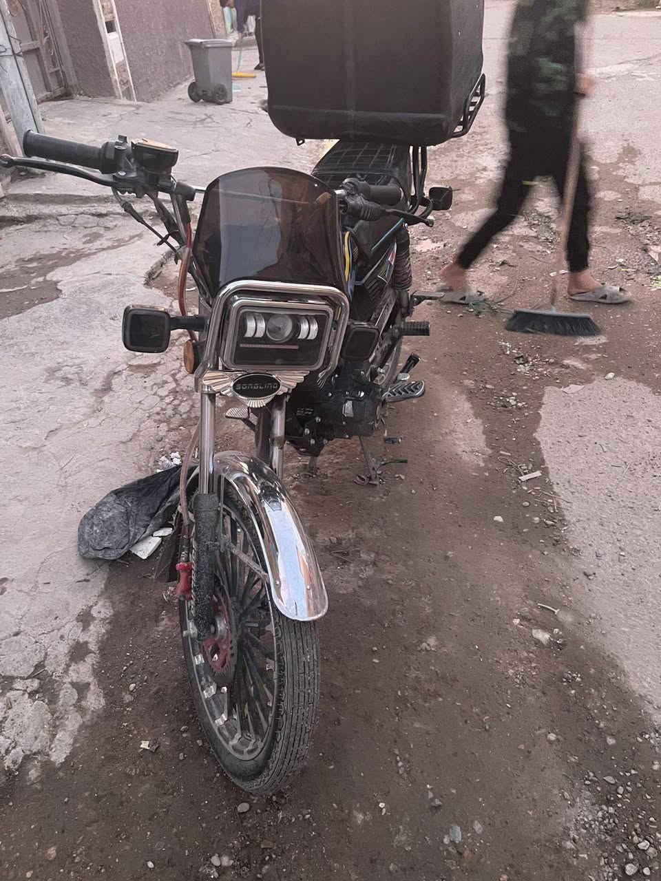 سلام عليكم دراجة سيفان سونك موديل 26 جديدة بعدهي رمبة  نزلتهة صارلي 2 شهرين مكفولة بيه فقط دبل بس  السعر 850 وبيهة مجال المكان الشعب نهايتة حي اور الاستفسار***********❤️👍
