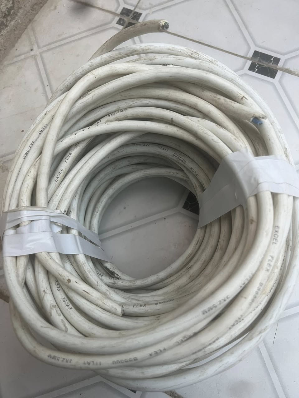 السلام عليكم غراض للبيع 
دريل شرط الشغل فتح وشد وتثقيب سعرة ٣٠ الف 
واير 3فيز 3/2
5ملم تقريبا ٥٠ متر واكثر سعرة ٣٥ الف
٣حجرات الفين دينار 
ساعة شغالة الفين دينار 
سيت براين الفين دينار 
واير نزال ٥ الاف  دينار 
فيتة ٦٠ متر سعرة ١٠ الاف 
المكان الزبير توصيل موجود


**إذا كنت صاحب هذا الإعلان وتريد حذفه لأي سبب، رجاءا أرسل رسالة إلى الدعم الفني**