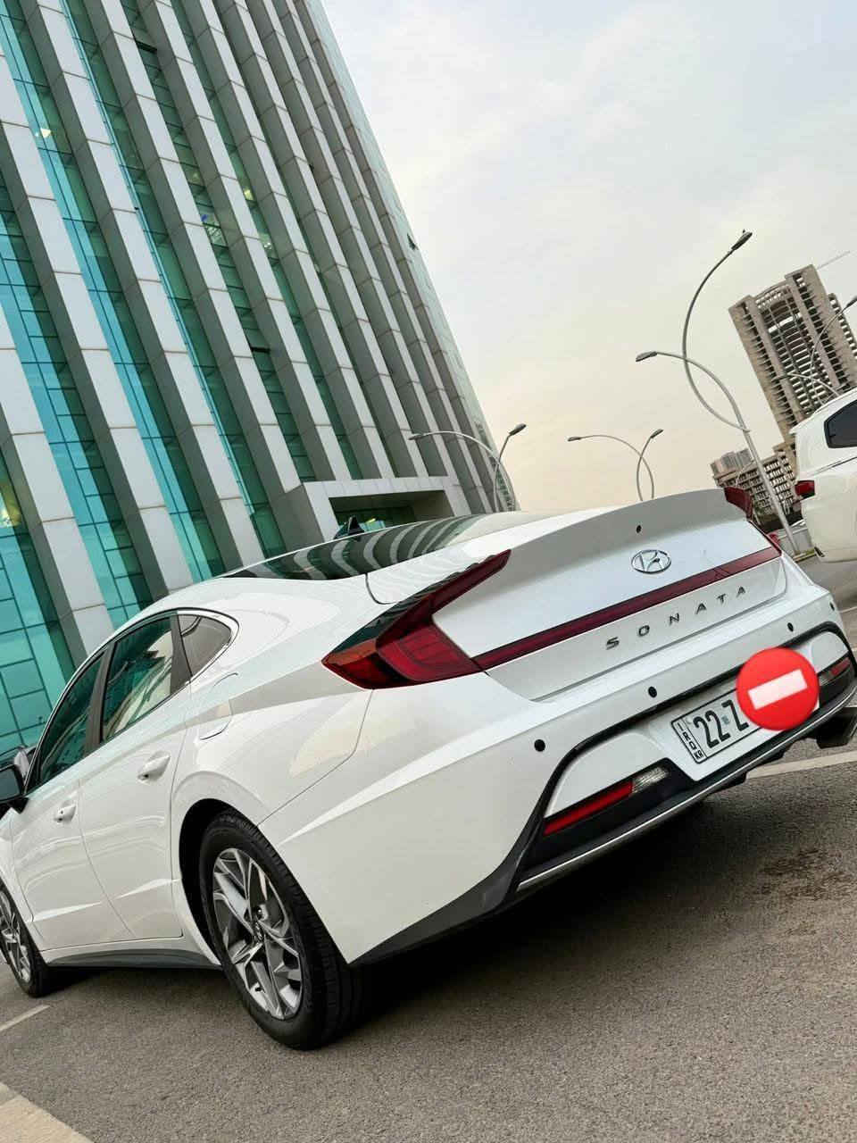 هونداي سوناتا وارد امريكي
‎الفئة:SEL. 
‎المديل:2022. 
‎رقم اربيل تسجيل جديد 
‎السعر 183 ورقة  
بدون صبغ وبدون تبديل مكفولة 
‎*السيارة مكفوله فقط مبدل دعاميات بلاديات وبدون صبغ . 
————————————————————————
‎1-حجم المحرك 4 سلندر 2500 . 
‎2-عداد المسافة 25 الف . 
‎3-بصمة ابواب وتشغيل عن بعد. 
‎4-زينون عالي ناصي آصل. 
‎6-رادر جانبي مانع اجتياز. 
‎7- ردار امامي. 
‎8-تحديد مسار. 
‎10- فتح صندوق ذاتي عن توقف خلف سيارة
‎11- هندبريك بصمة كهرباء
‎12-تدفئة الكراسي الامامية. 
‎13-تحكم ستيرن جهيتن. 
‎14-سستم صوت متكامل. 
‎15- كير بيانو دكم
————————————————————————
‎مكان بغداد حي الحسين   
‎للاستفسار *********** بغداد, العراق
