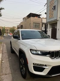 جيب كراند شيروكي 4XE 2024 وارد امريكي          حجم المكينه : 2000  تير...