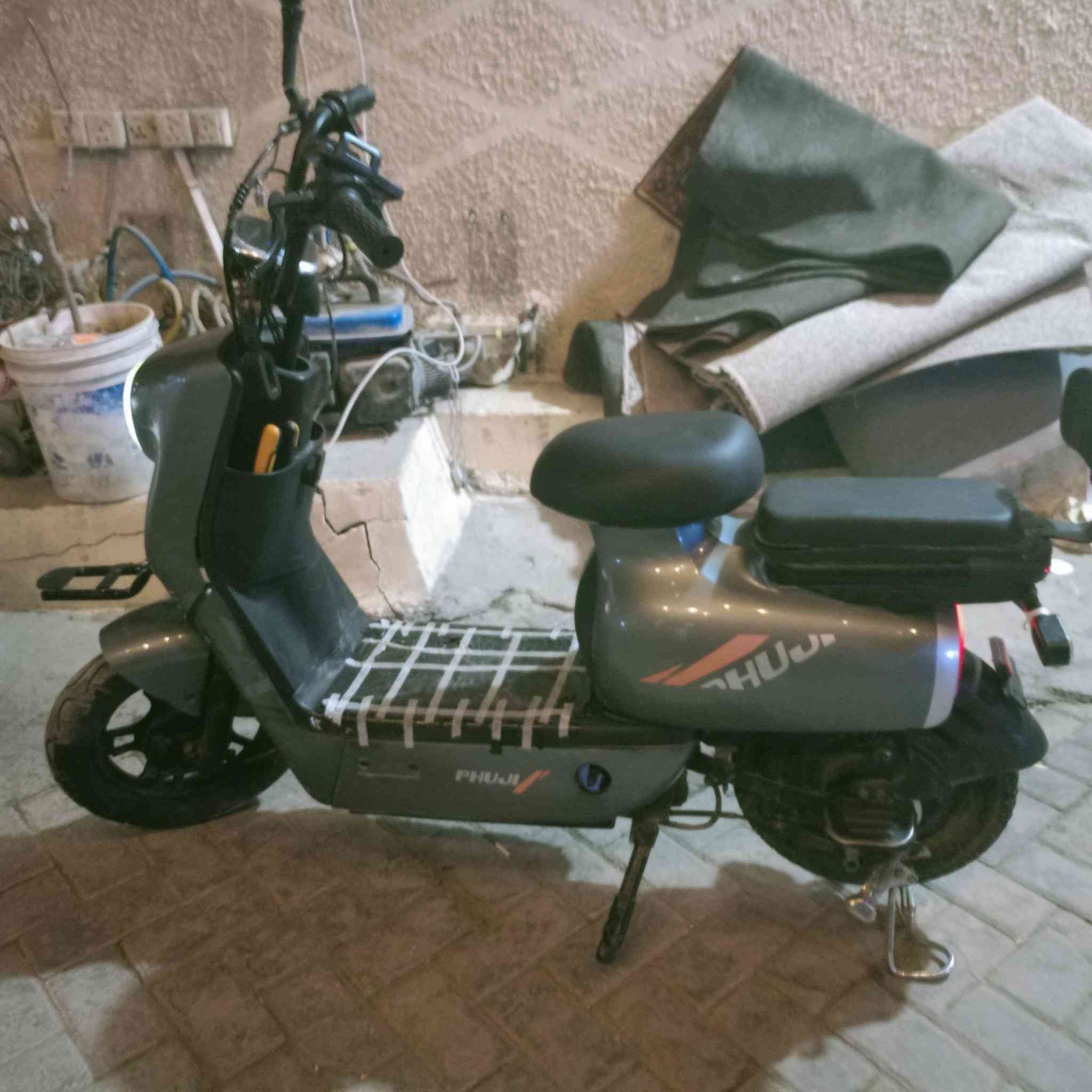 السلام عليكم دراجه كامله مكمله عطلان بيها بس العقل السعر على الخاص


**إذا كنت صاحب هذا الإعلان وتريد حذفه لأي سبب، رجاءا أرسل رسالة إلى الدعم الفني**