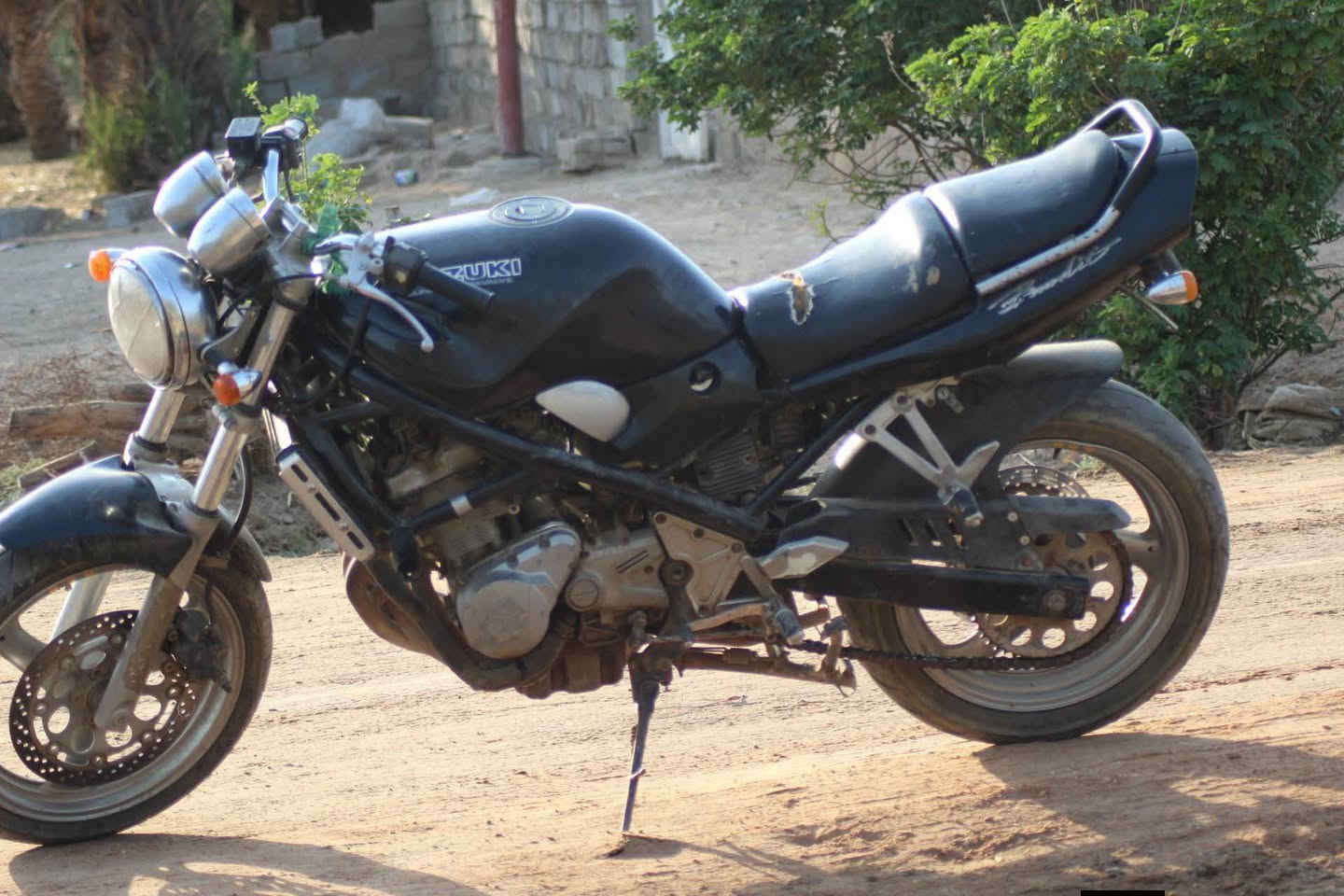 السلام عليكم ساسوكي محرك 250 للبيع او مراوس 
المكان بابل الشوملي 
مكينه نكره سلف 
عوزها فقط باتري 
كابريته كذالك عوزها تنضيف 
شغاله كامله 
محرك خير من الله 
الشراي ينتصل 
***********
السعر900 وبيها مجال للشراي
