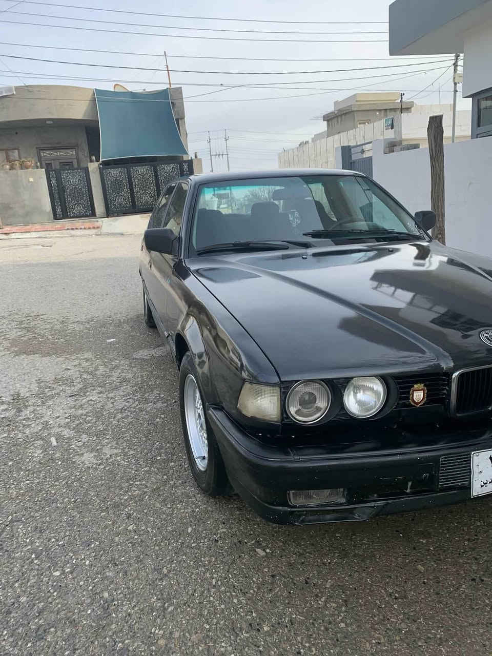 سلاو خواله‌هه‌موولایك bmw 735 بیلاد گیر عادی  گیرومه‌كه‌نه‌وئه‌كسل به‌شه‌رت
سلاید 
جوارجام كابرابا 
قفل مه‌ركه‌زی 
تایاوویلی لۆك
ئارمی هه‌ولێره‌ ئارمه‌ عه‌سلیكه‌ی ون كۆپیكه‌ی له‌گه‌لایه‌ 22 گه‌لاو معامله‌ برایانه‌ ***********
