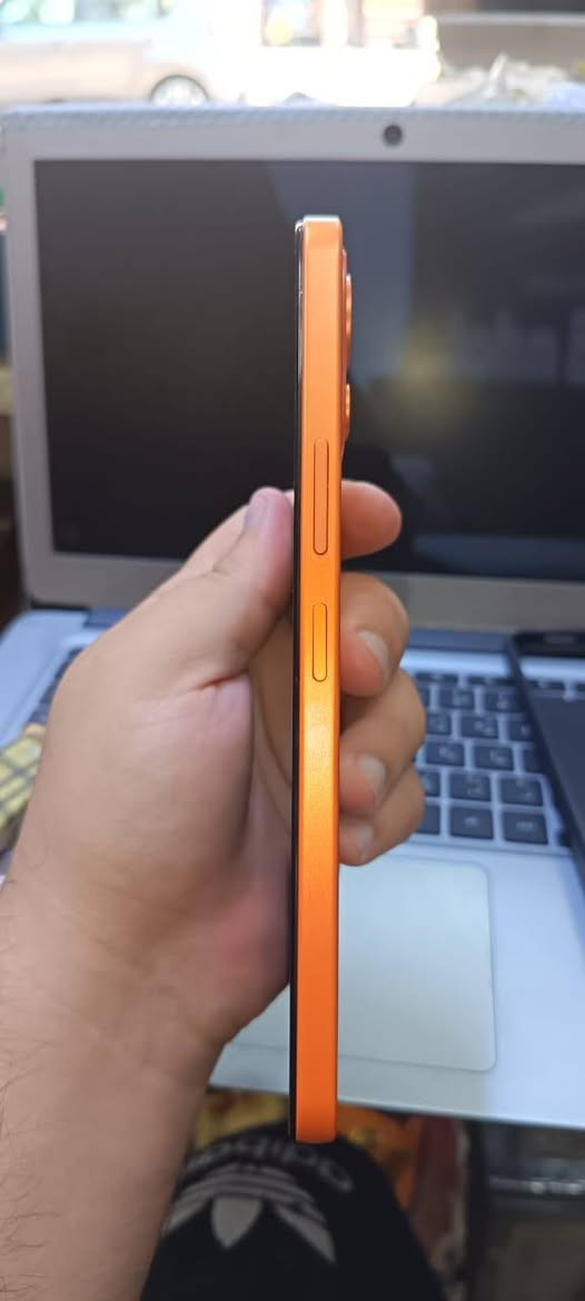 سلام عليكم مبايل ايتل شاشه 120 هيرت بطاريه عملاقه يطول 2 يوم جهاز جديد اجاني هديه وما احتاجه ذاكره 128 داخليه 8 عنواني بغداد حي الامين‏‪***********‬‏
