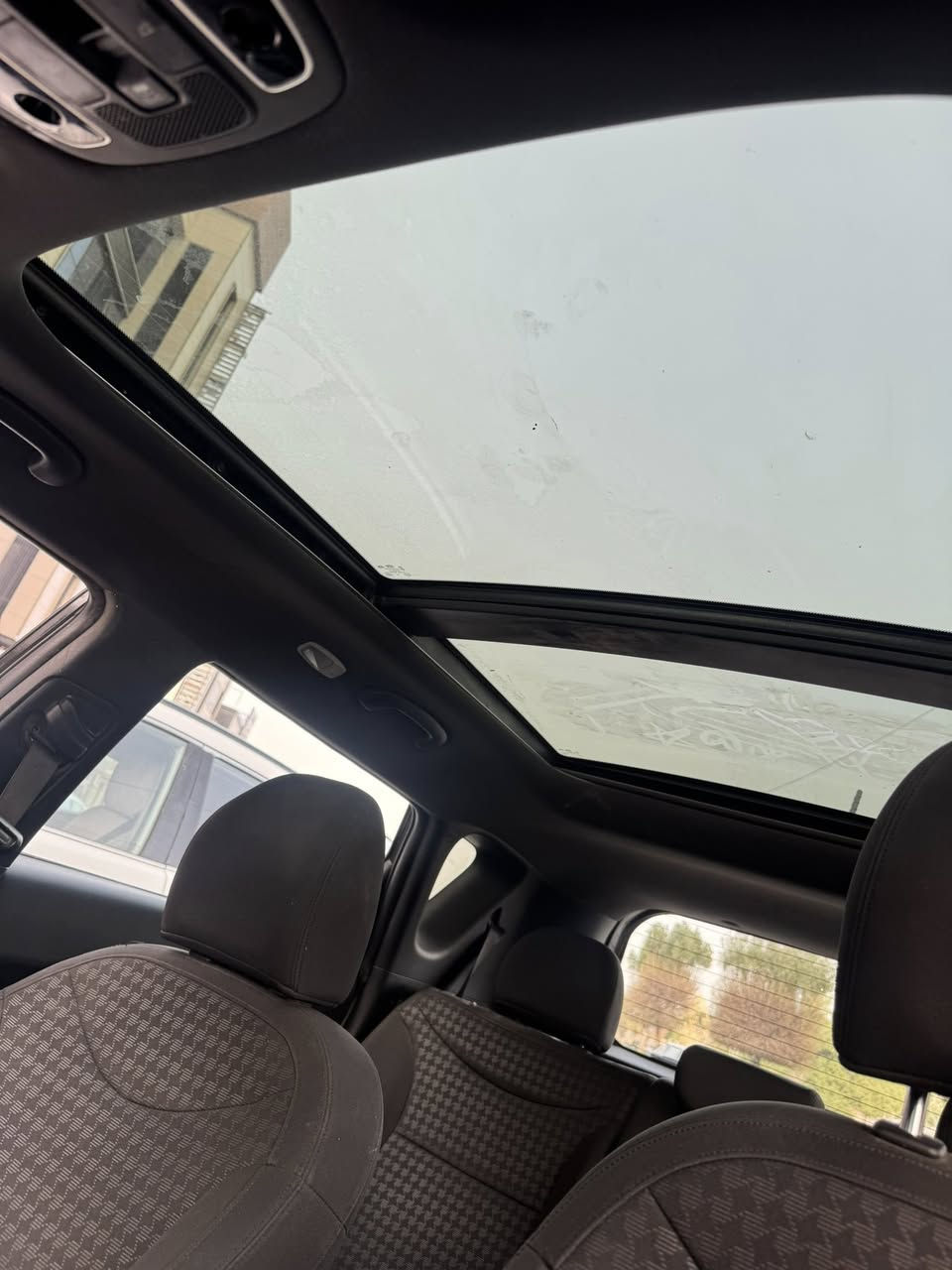 كيا صول 2014
وارد اميركي  

فول مواصفات 

ماشيه 106mil

محرك 2000

الضرر مرفق بل سونار 

السعر115 

0773 4446769
