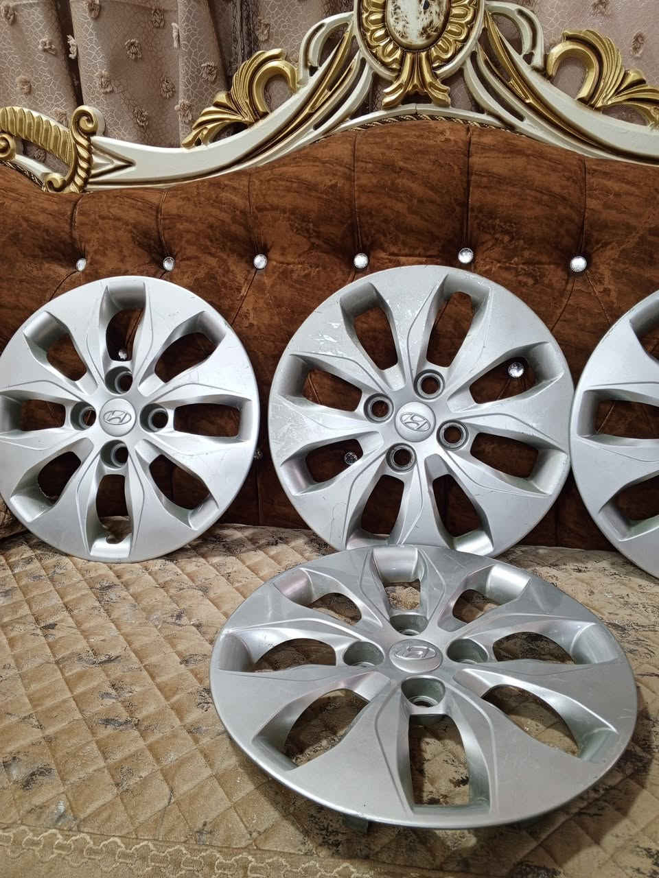 السلام عليكم 
كبات اكسنت مضلع خليجي جدد للبيع
مكاني الشعب ***********
