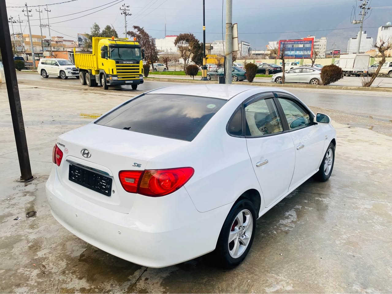 ئافانتي مؤديل2008

بي چالو بي شوخت

ته نها جي شانه كاني سبوخه

بؤياخي نيه خايس به شه رت

كه فه رگؤران به شه رت

سه ياره كه تابلي جوانه

ديناريك مه سروفي تيدانيه

بؤجوانيو پاكي وه سف ناكري

ماشالله ي ده وي 

هه موشتيكي به شه رتي فه حس

***********

*********** رانية, السليمانية
