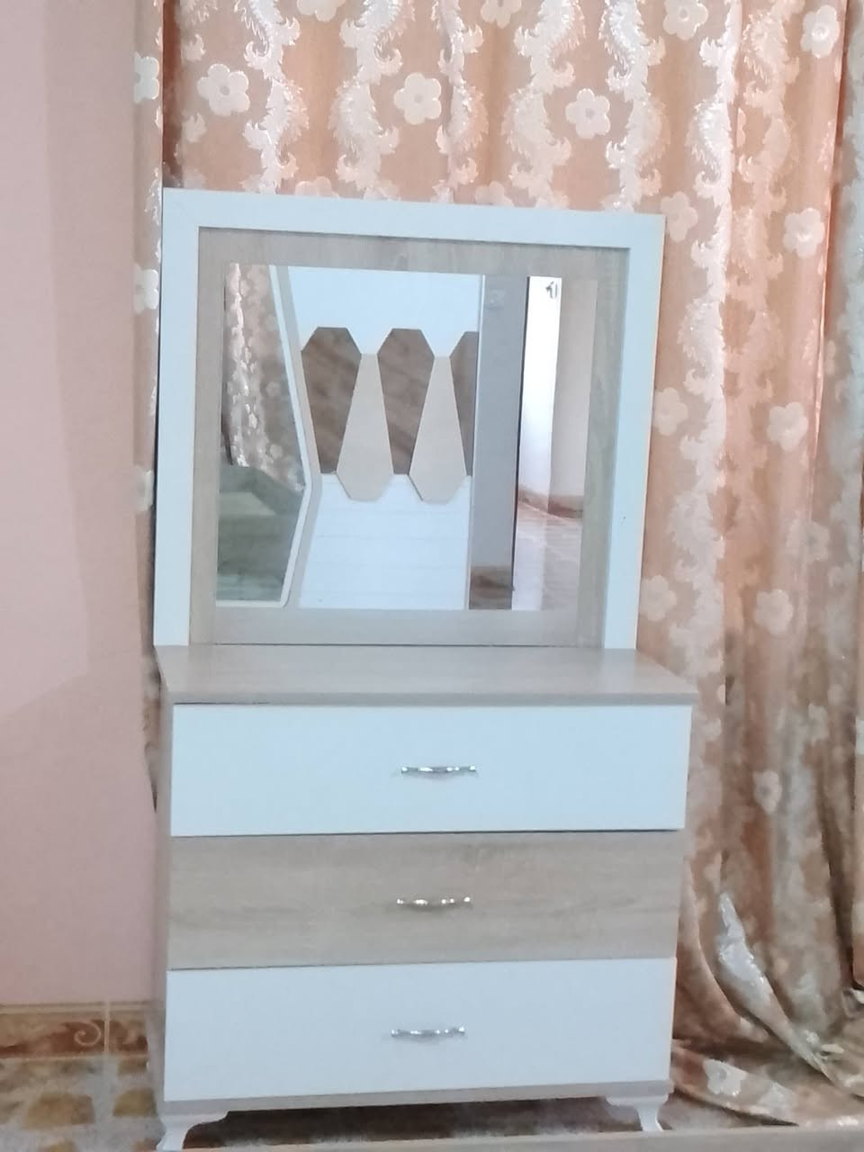 مرحبا عندي هذولا الاغراض مستعملة للبيع رقم الهاتف
***********
