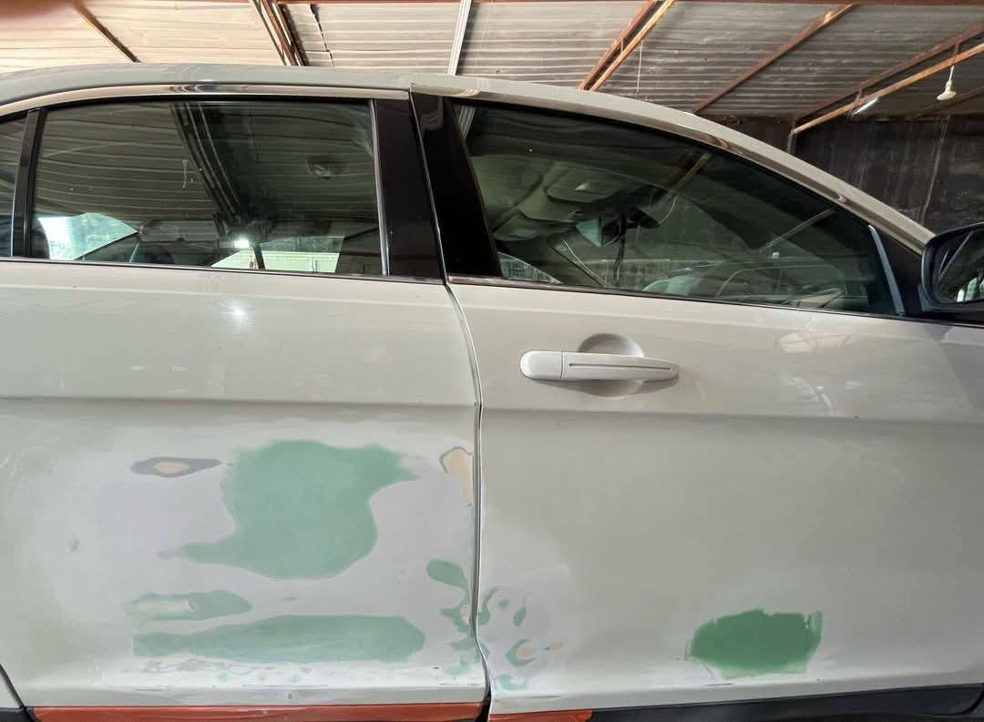 السلام عليكم ورحمة الله وبركاته 
فورد تورس 2011  لون ابيض  رقم سليمانيه وارد امريكي حادثها موجود السونار فقط تصليح ماكو اي تبديل سياره جاهزه ومكفوله كير محرك صدر امامي وخلفي مكان السياره ديالى خان بني سعد 
السعر 98 وبيها مجال
***********
