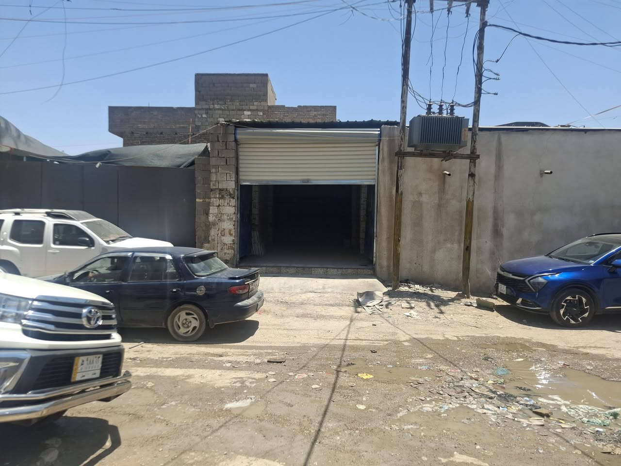 السلام عليكم كراج للايجار في كم الارمن نزلة جسر محمد القاسم باب الشرجي الشارع العريض الواجه ٤ونص ونزال ١٤ ونص يصلح ان يكون فيتر او صباغ او كهربائي او سمكري او ادوات اومخزن للاستفسار ***********
