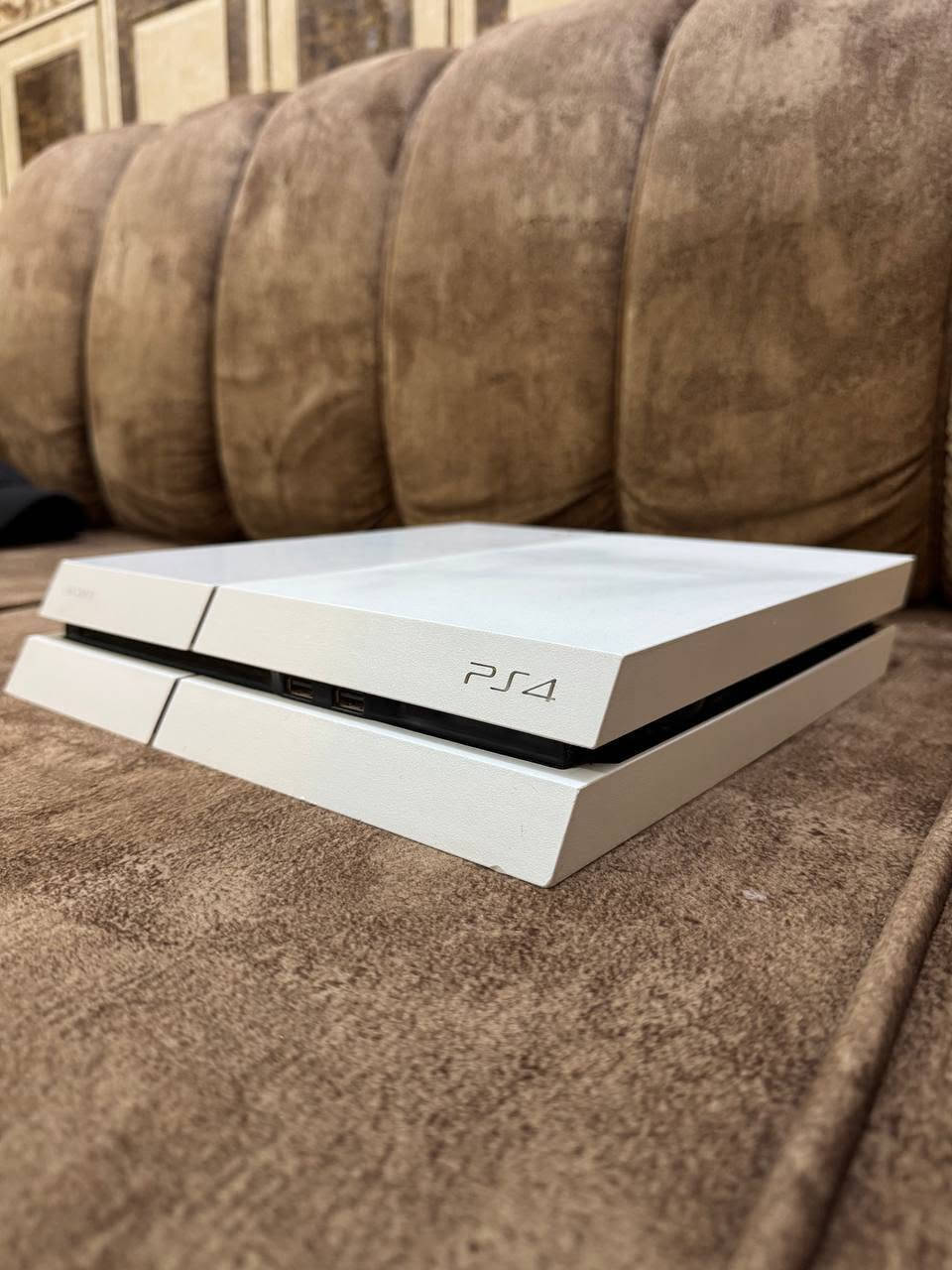 السلام عليكم
PS4 
بلي 4 مهكر / تهكير قرص
لون ابيض مميز
250 وبي مجال بسيط
مكان حله بكرلي 
***********
