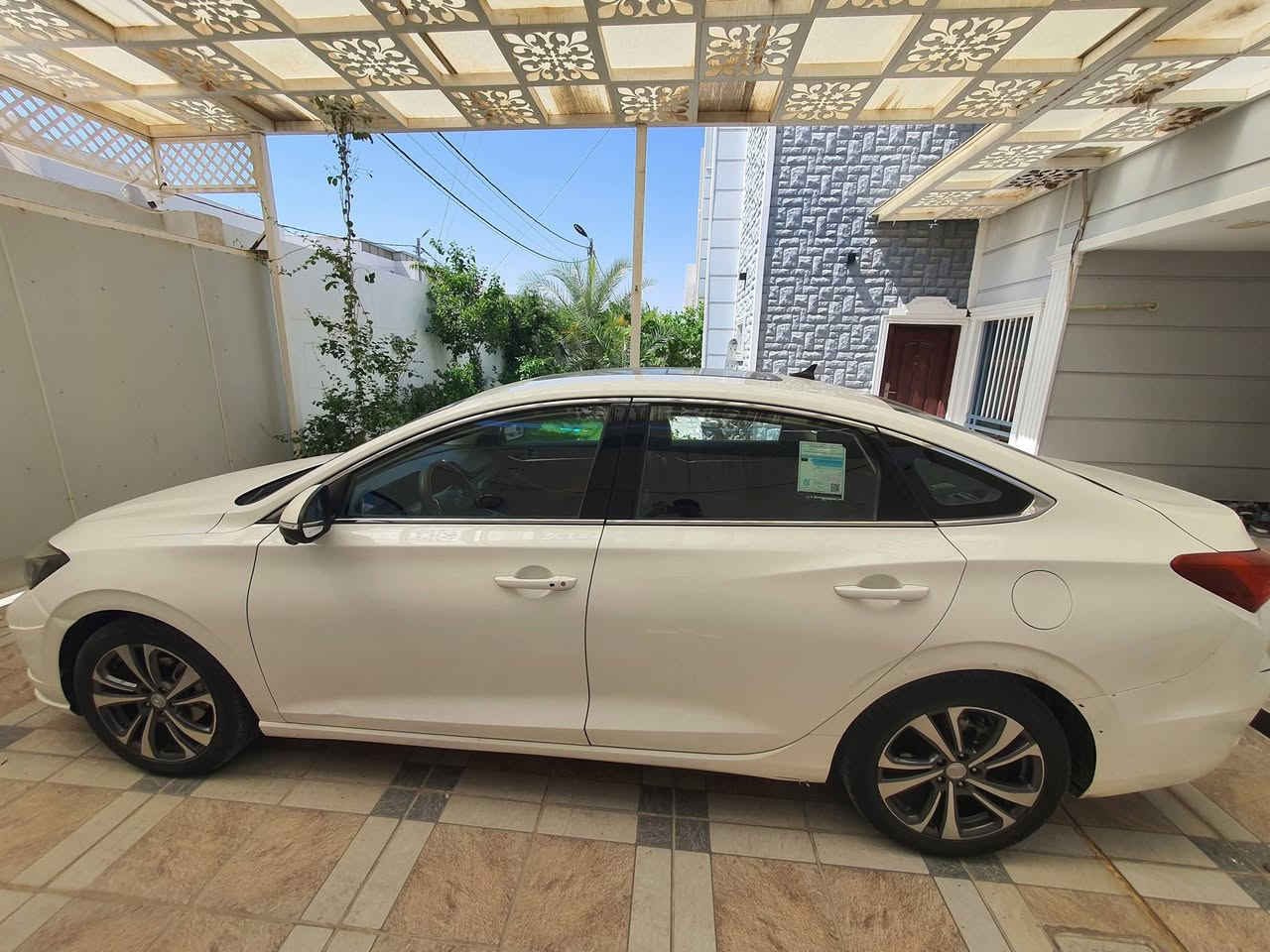 ​شانجان إيدو بلس (Changan Eado Plus)
موديل 2022 موديل S
​محرك 1.4 لتر تيربو اربعة سلندر طيارة
​كير أوتوماتيك 7 سرعات 💫
​ماشية 116الف كم
​الاضرار الخارجية موضحة بالصور
​بصمتين
تشغيل عن بعد
دخول ذكي
​شاشة معلومات ترفيهية باللمس
شاشة عدادات رقمية
​فتحة سقف 
​كراسي جلد فاخر قرمزي
 تحكم كهربائي في الكراسي الامامية
​إضاءة LED كاملة (أمامية وخلفية) 
​
​تبريد ممتاز جداً (ثلاجة) جاهز للصيف
​مثبت سرعة، حساسات، فرامل ABS، إيرباغات متكاملة وسلمية
دواخل نظيفة جدا 
كير بحالة الوكالة 
مكبنة مجفتة قبل اسبوع بسبب مشكلة بالمروحة وصلحتها الحمدلله
​السعر: 110 ورقة وبيها مجال طيب
السيارة اصولية وباسمي
عليها غرامة وحدة اني ادفعها قبل ما ابيعلك
​مكان المعاينة: النجف الاشرف 
​للاستفسار والتواصل *********** واتساب فقط او ماسنجر
