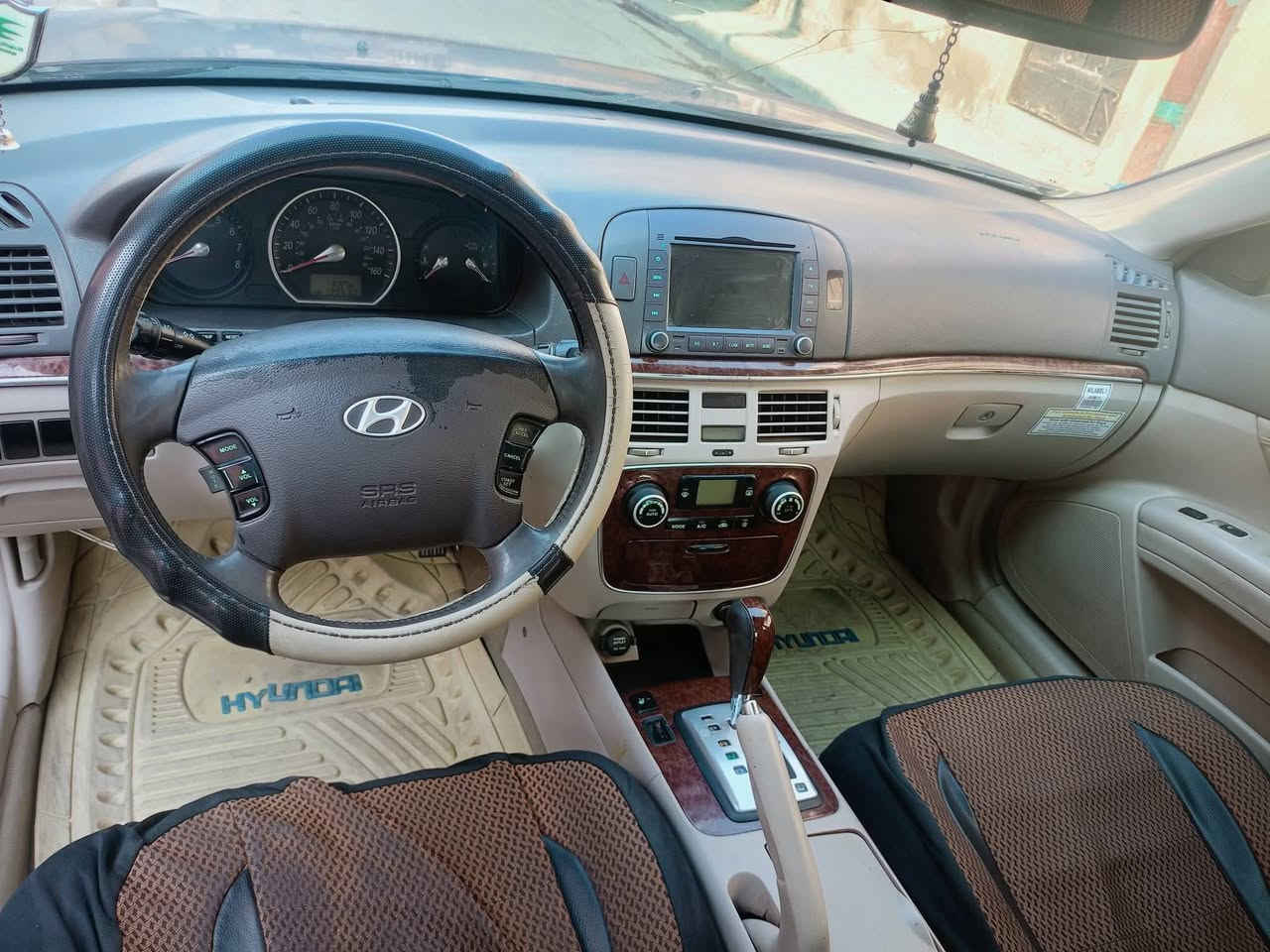 سلام عليكم سوناتا 2006فوول مواصفات فتحه تحكم ستيرن جهتين شاشه كامره خلفيه مكينه سته سلندر حادثهه شي بصيط بل جاملغ امامي تبريد ثلج نصبته تخبل مال جناي  رقم بغداد تحويل مباشر مكانهه بغدادسعر 85 شراي يتصل على رقم ***********.
