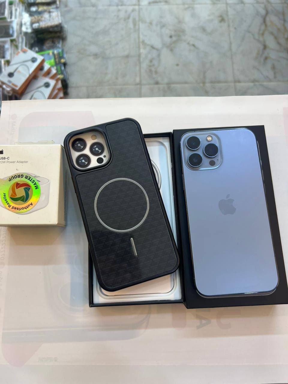 ايفون 13 برو ماكس 256
بطارية 94‎%‎ 
نضافة 100‎%‎
كامل ملحقات الاصلية شركة ماستر اصلي وبيه ضمان شرط لحاسبة ولفحص
استخدام قليل
***********
العنوان : العماره قطاع 28 شارع السوك مجاور عوينات الكرار مركز الشمس 
من تروح للمحل كول من طرف زهراء ♥️
