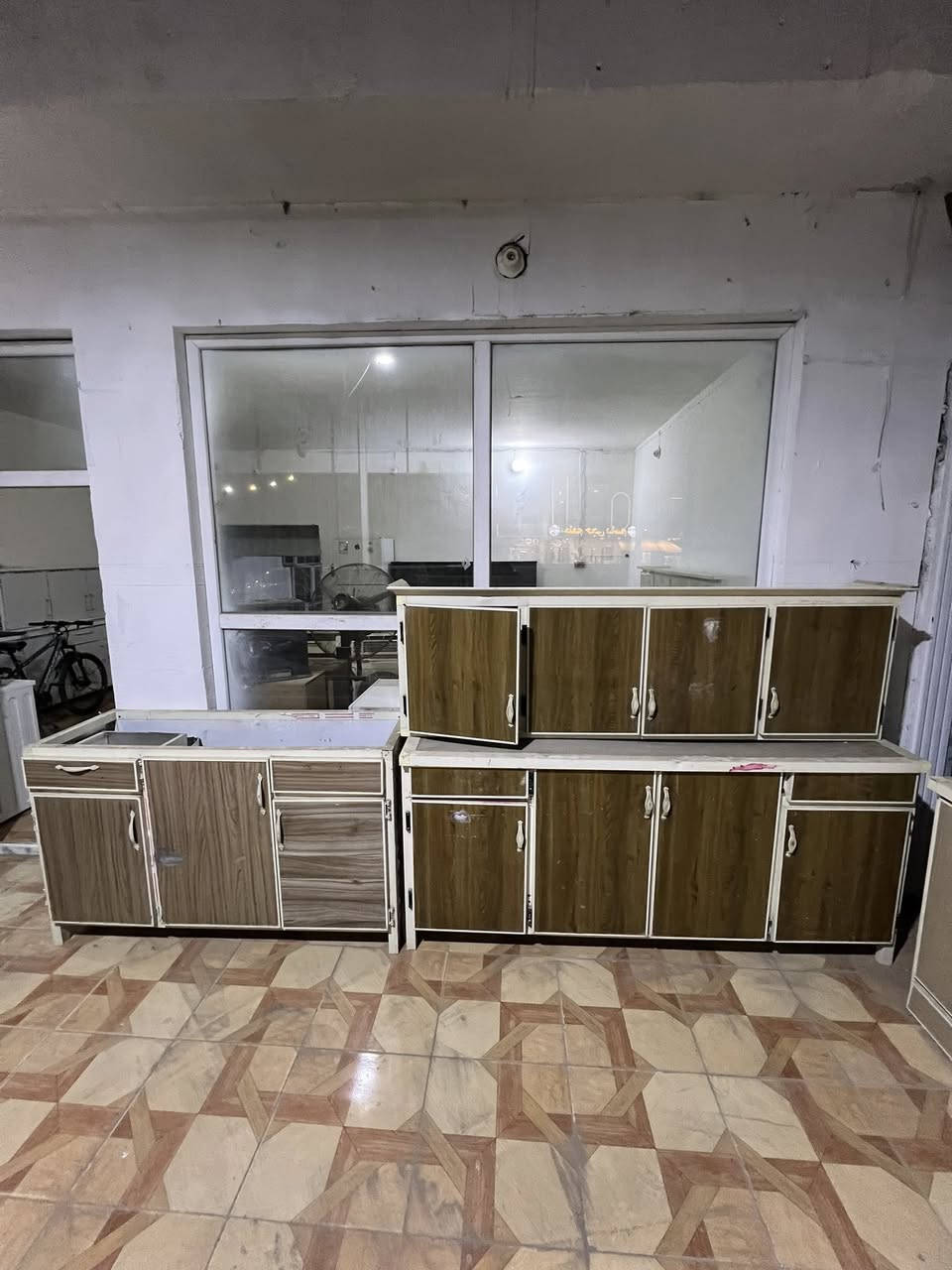 كاونترات مستخدمه للبيع قياس مترين مع سنك كامل العنوان التأميم مقابل مطعم حجي باسم الاستفسار ***********
