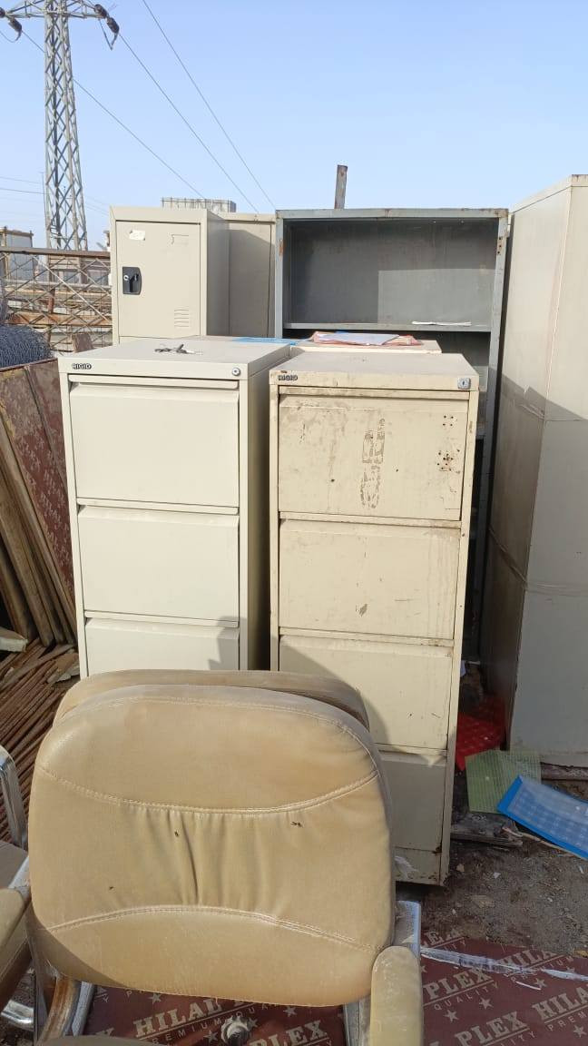 السلام عليكم لوكرات حديد ومعارض خشب ومكاتب خشب وكراسي وجرارت حديد وخشب. المكان. ️ناصريه قرب سجن الاصلاح ساحه رياض مقابيل البنجرجي خالد اهلا وسهلا ❤️.  *********** السعر خاص
