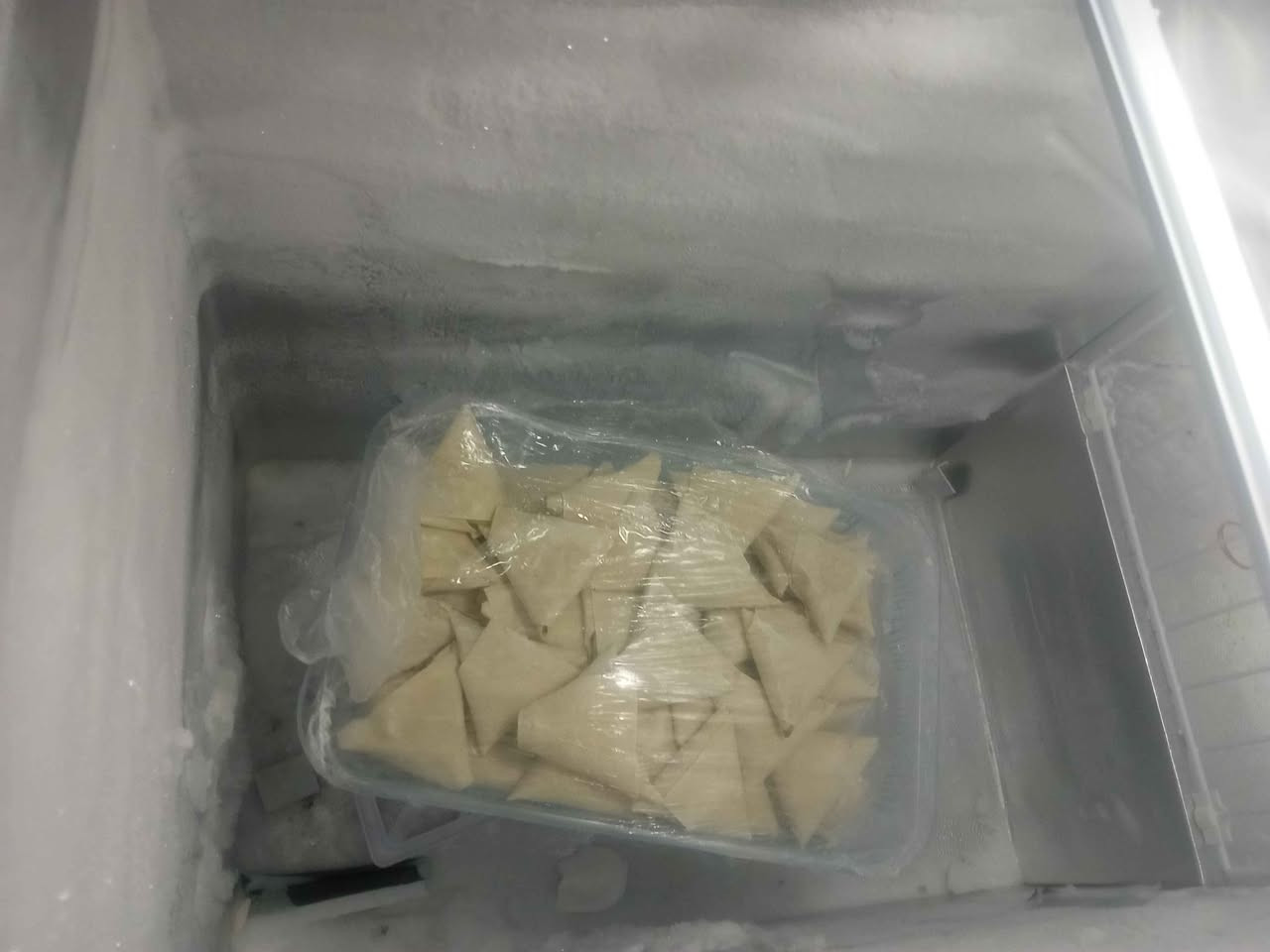 مجمدة جديده سعر 300 الف وبيها مجال للاستفسار رقم *********** البصرة, العراق
