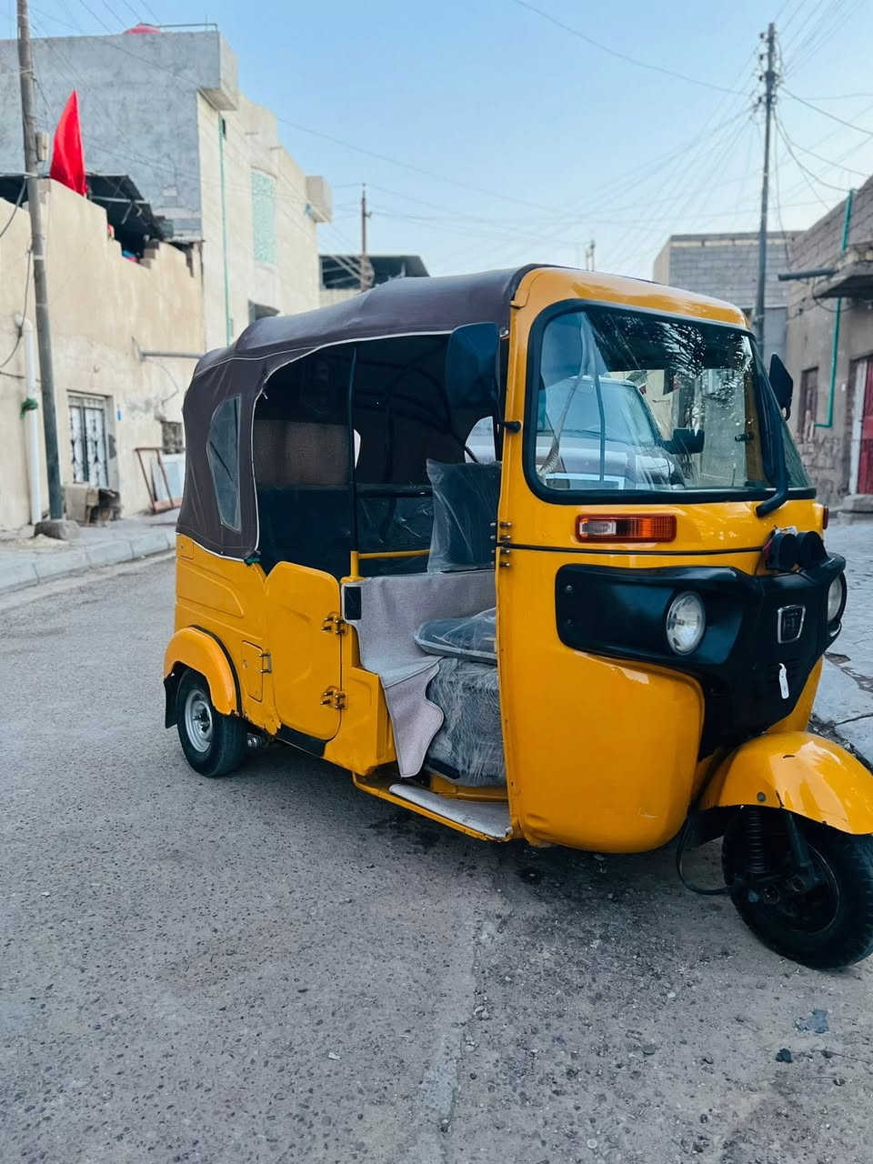 السلام وعليكم تكتك للبيع رقم وسنويه مديل 21 بيه بارد بلغد ومكينه مفتوحه التكتك جاهزه للشغل السعر 6 وربع وبيها مجال مكاني بصرة القديمة واتساب ***********
