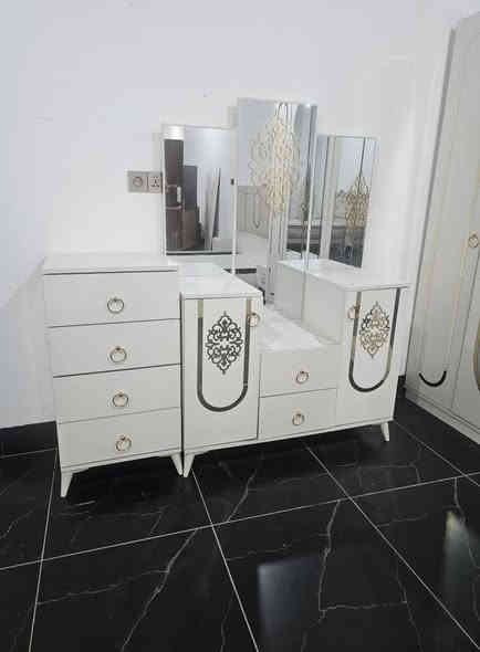 غرفه نوم للبيع نظيف كلش كامل سعر 600 الف شراي يخابر رقم مكان كركوك شارع الحسابات ***********
